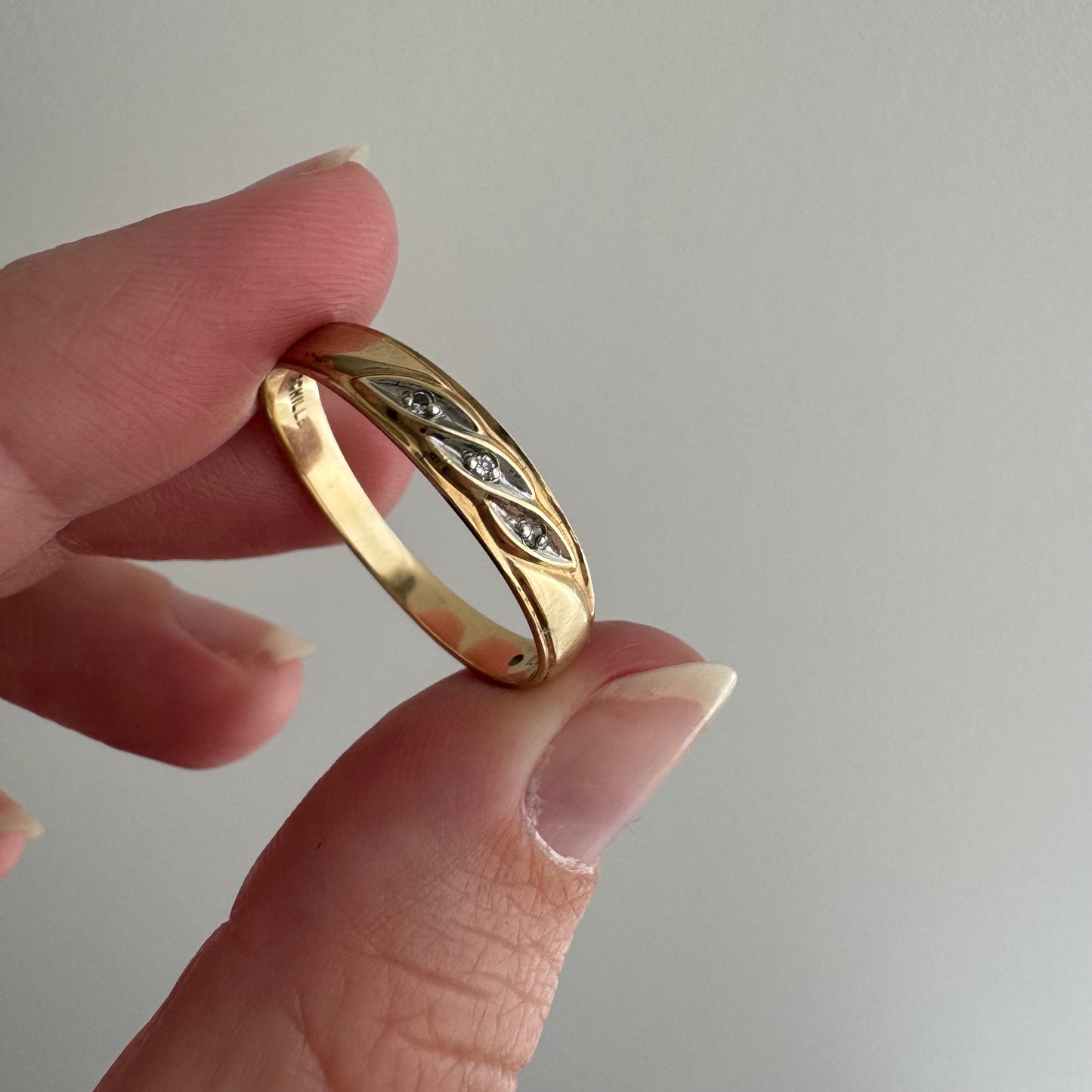 V I N T A G E // side eye trilogy / 10k and diamond trilogy band / size 10