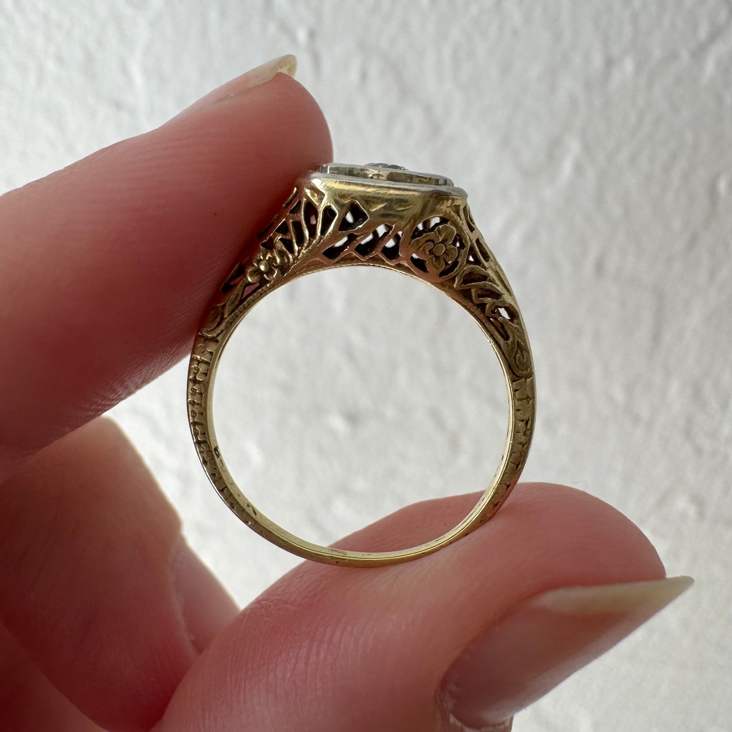 A N T I Q U E // floral geometry / 14k yellow and white gold late art deco diamond solitaire / size 4.5