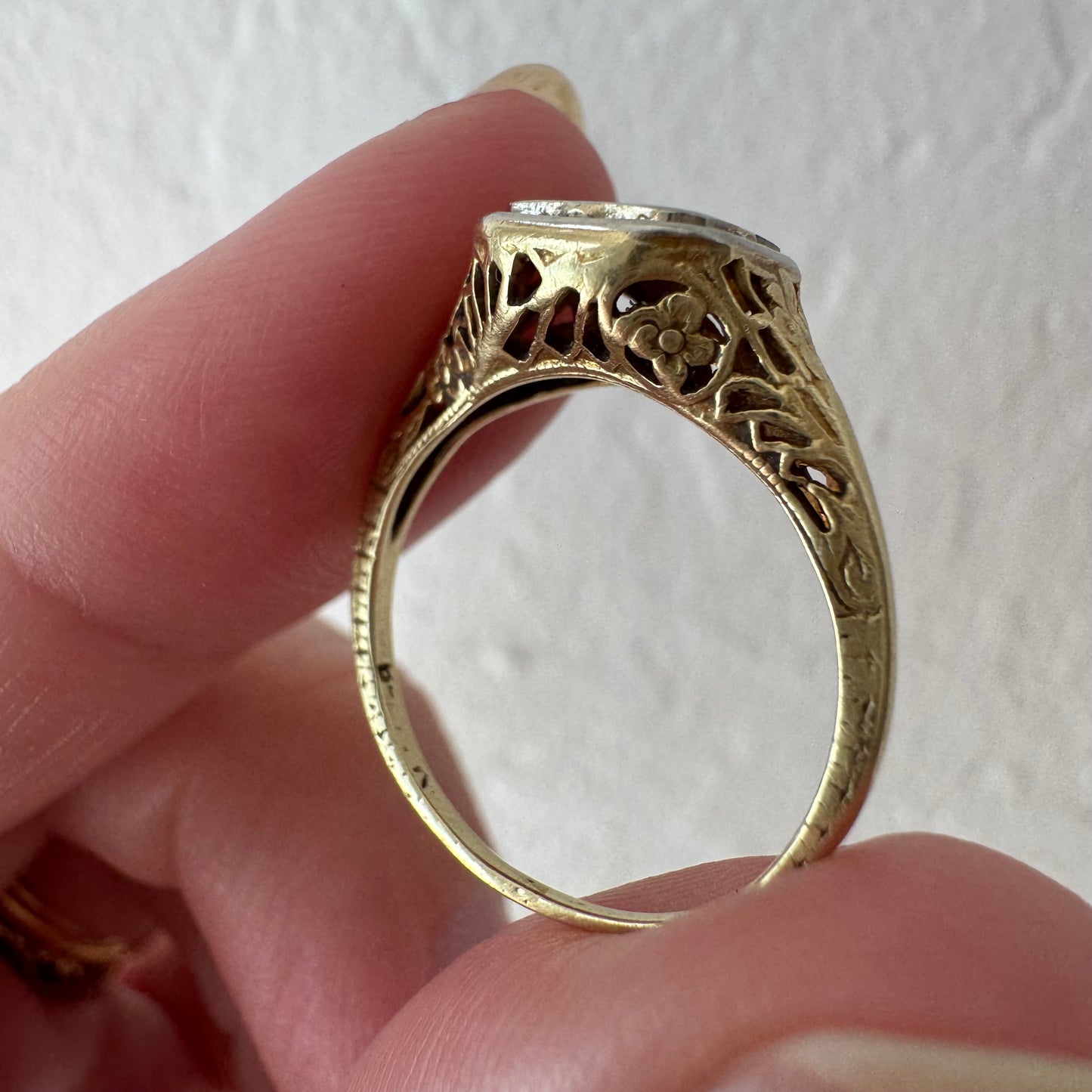 A N T I Q U E // floral geometry / 14k yellow and white gold late art deco diamond solitaire / size 4.5