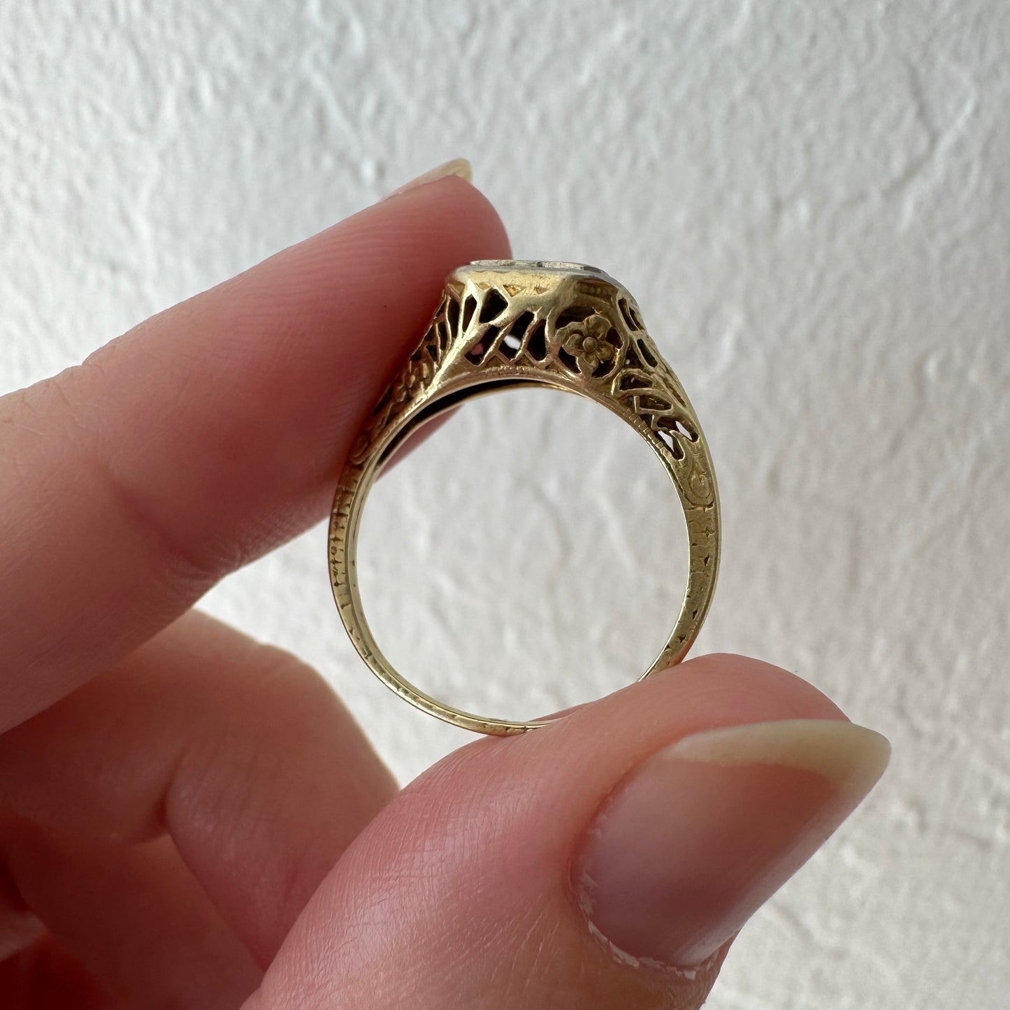 A N T I Q U E // floral geometry / 14k yellow and white gold late art deco diamond solitaire / size 4.5