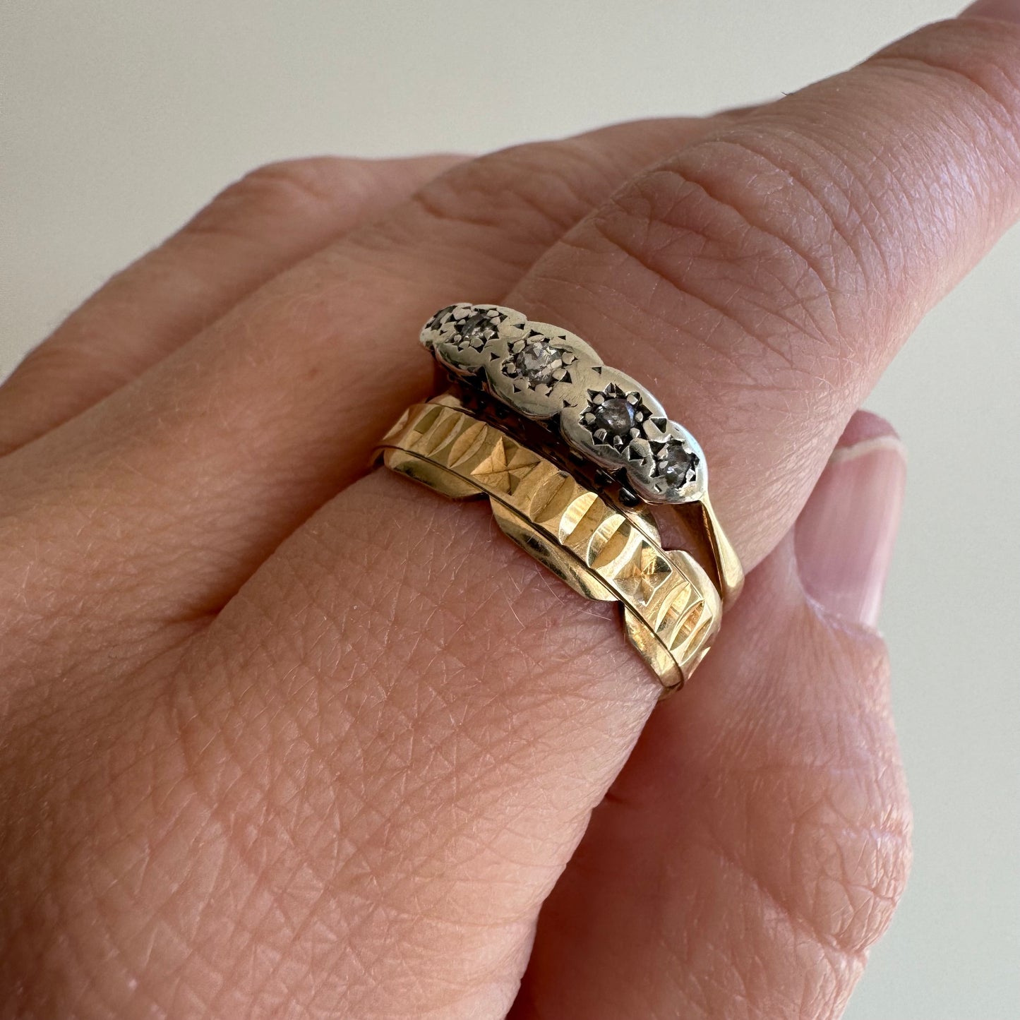 V I N T A G E // ode to victorian / 9k yellow gold scalloped eternity band / size 7-7.5+