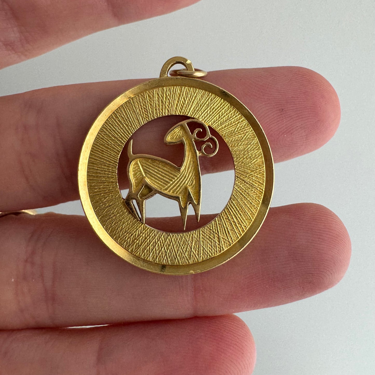 V I N T A G E // the ram / 18k yellow gold mid century Aries zodiac / a pendant