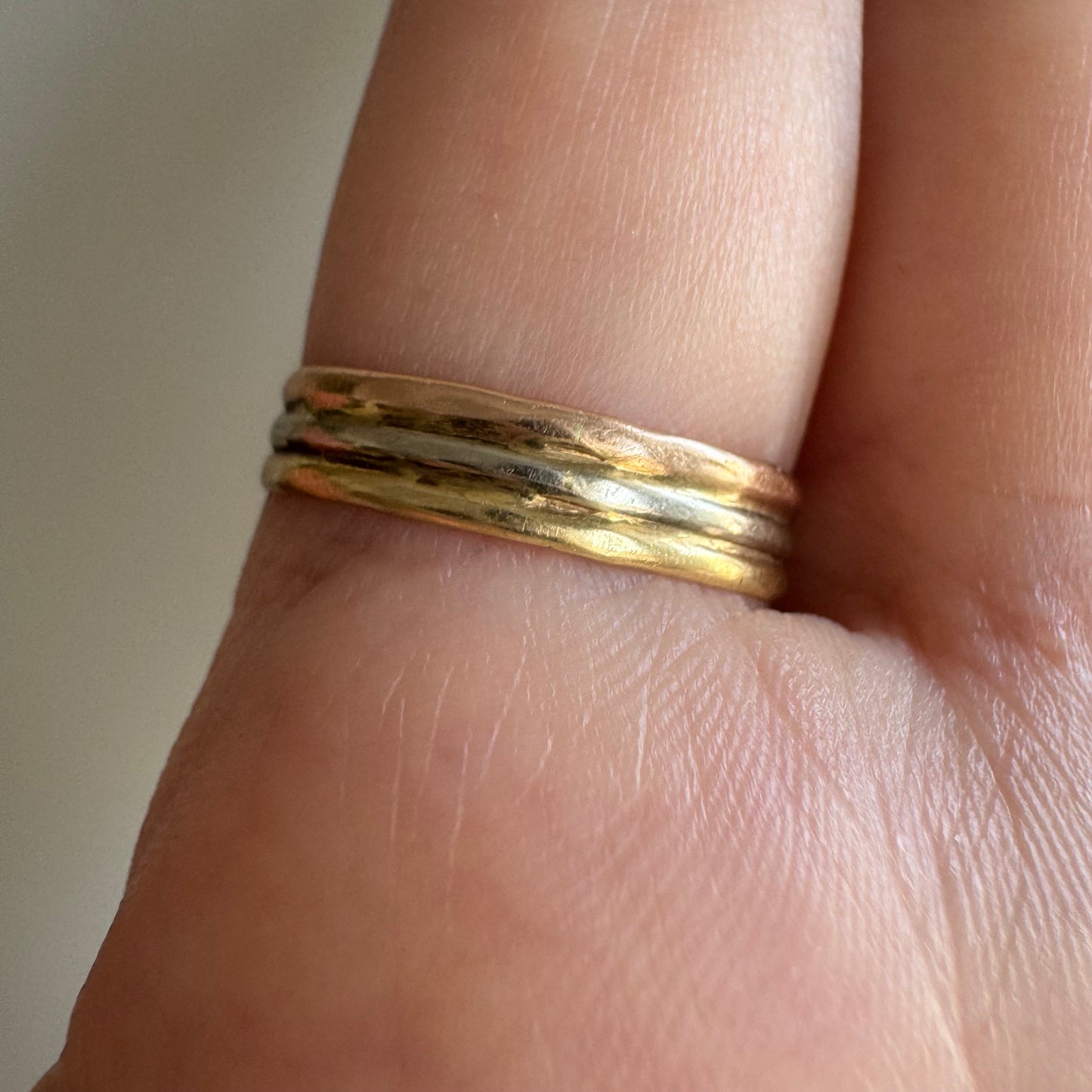 V I N T A G E // neapolitan stacker / 14k tricolor ring guard band / size 7 - 7.25