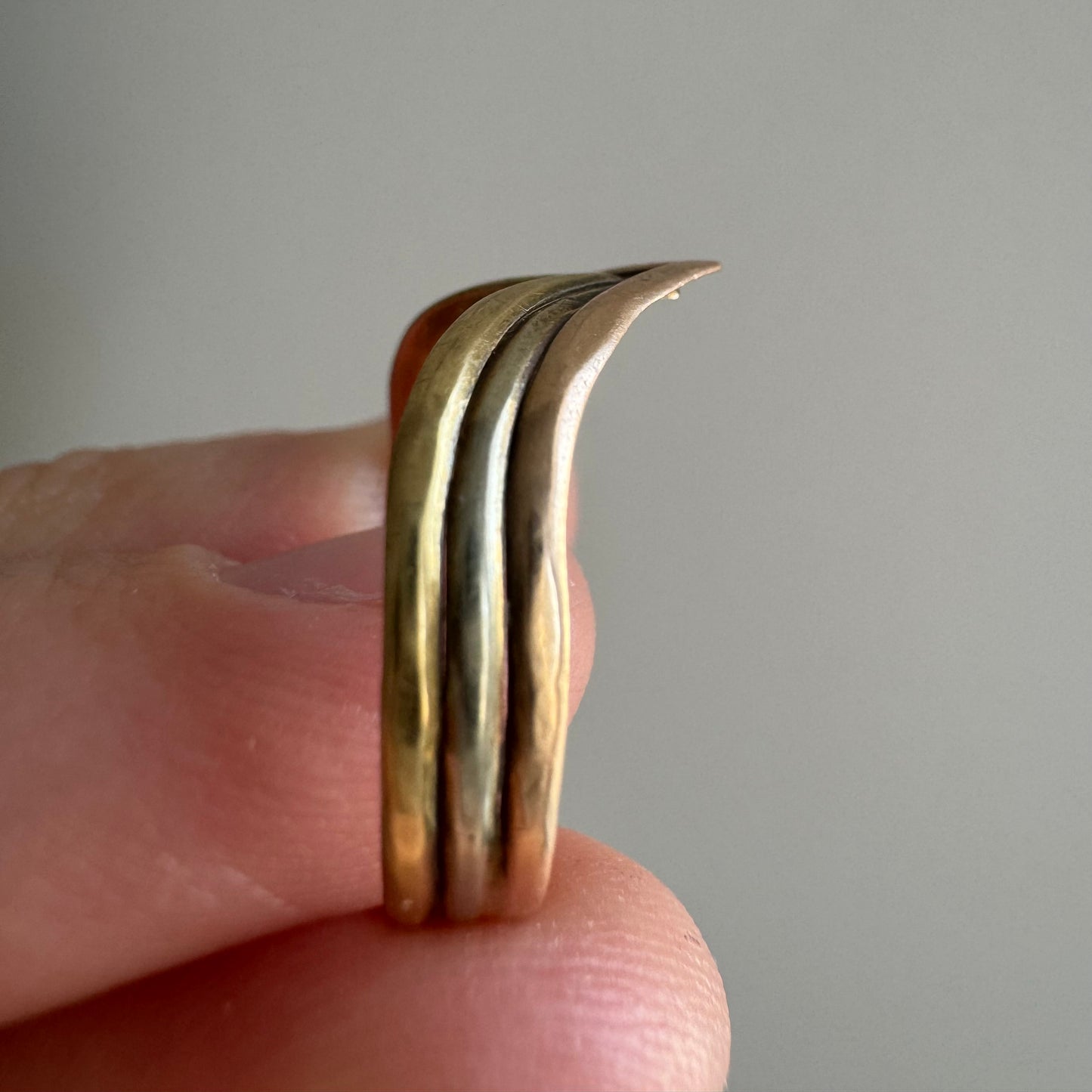 V I N T A G E // neapolitan stacker / 14k tricolor ring guard band / size 7 - 7.25