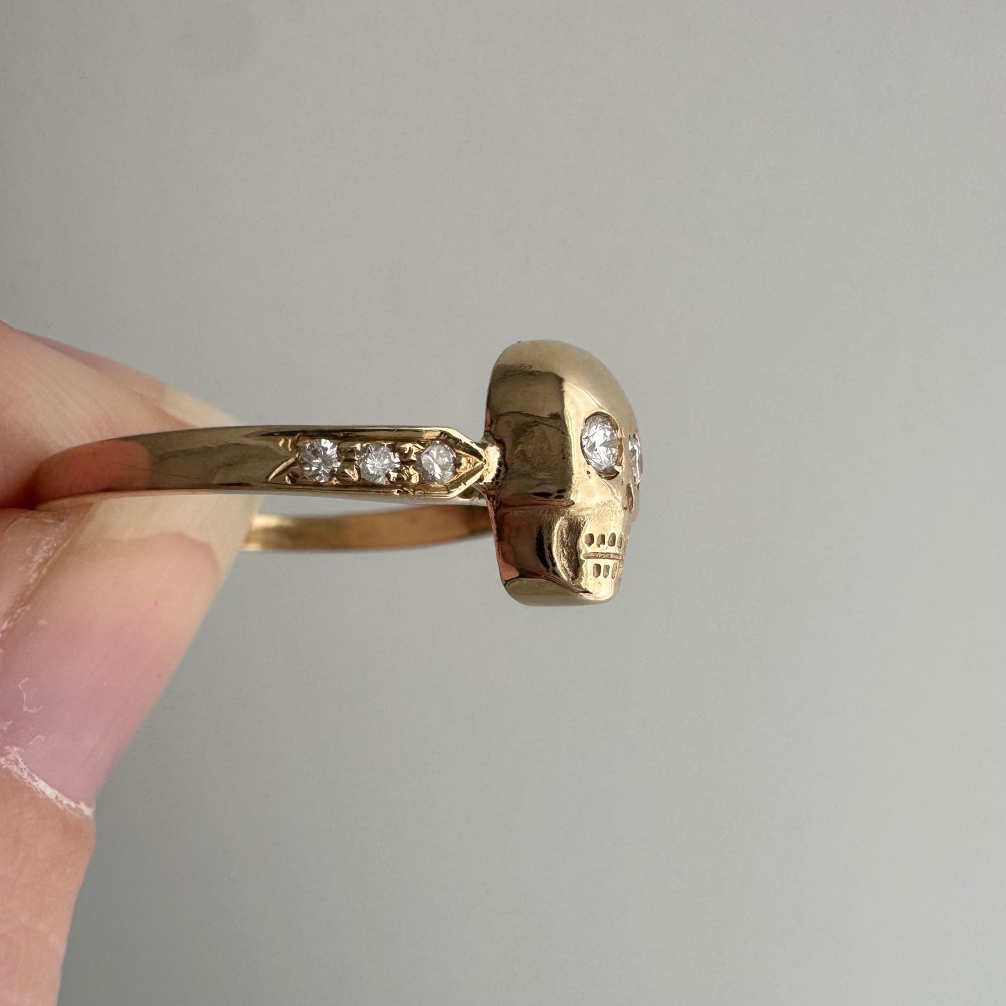 reimagined V I N T A G E // memento mori / 14k and pave diamond arrow motif skull stacking ring / size 7