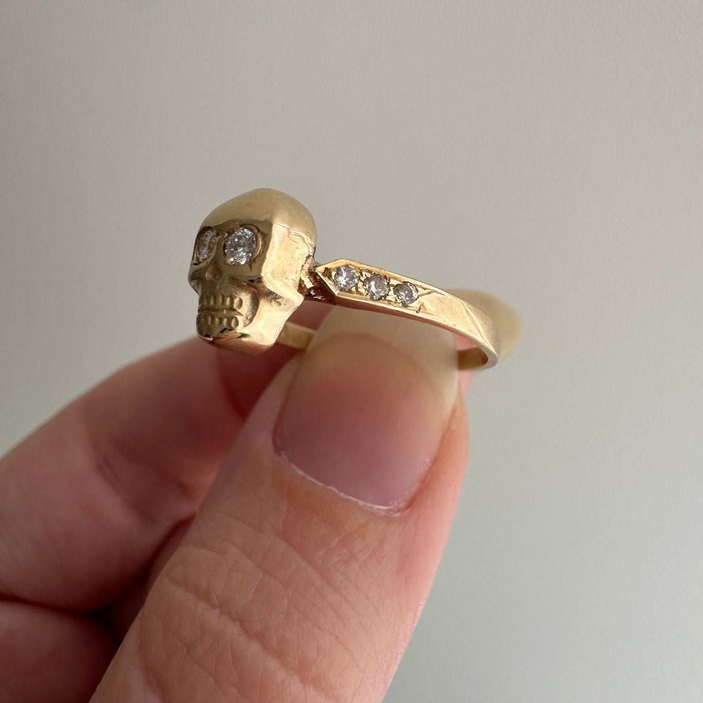 reimagined V I N T A G E // memento mori / 14k and pave diamond arrow motif skull stacking ring / size 7