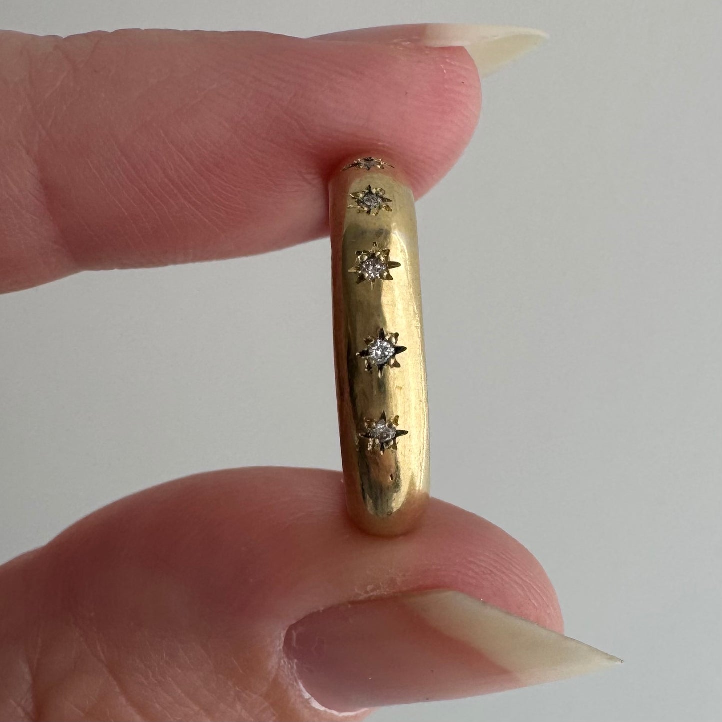 reimagined V I N T A G E // star story / 14k donut band with five new star-set diamonds / size 4