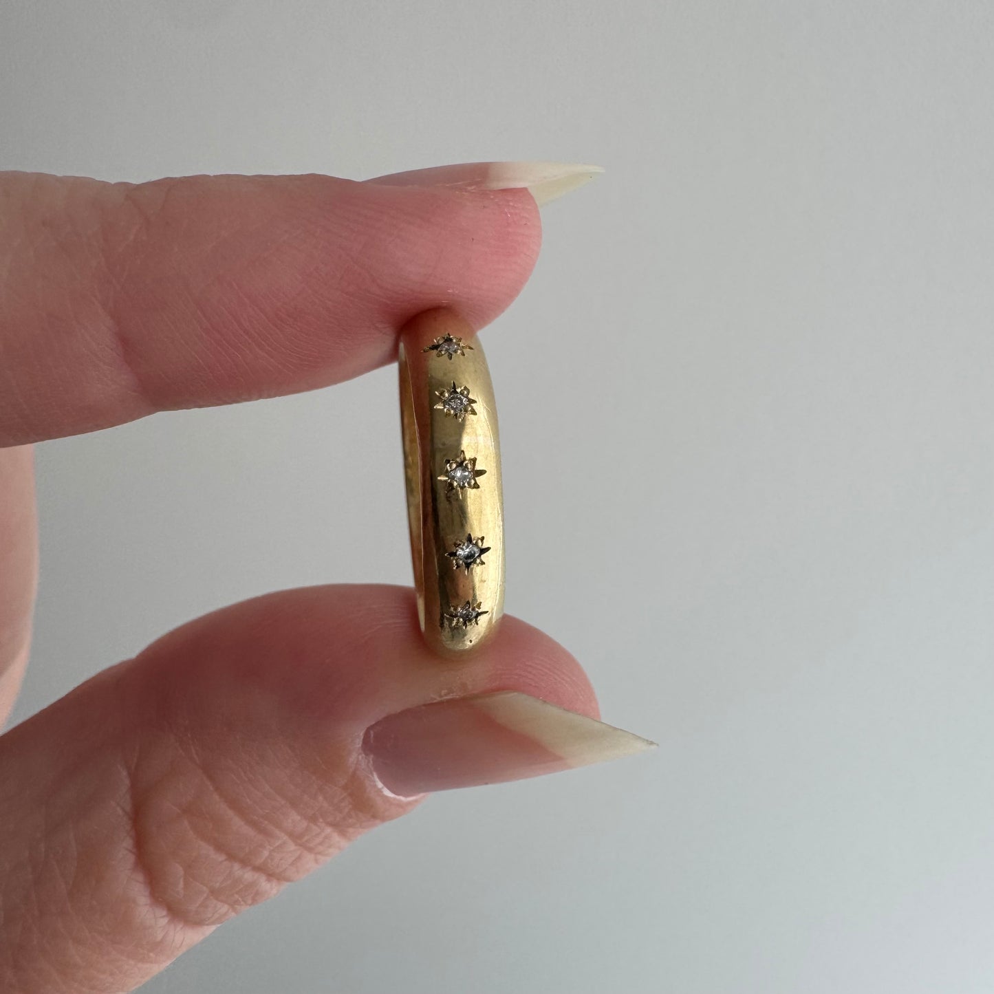 reimagined V I N T A G E // star story / 14k donut band with five new star-set diamonds / size 4