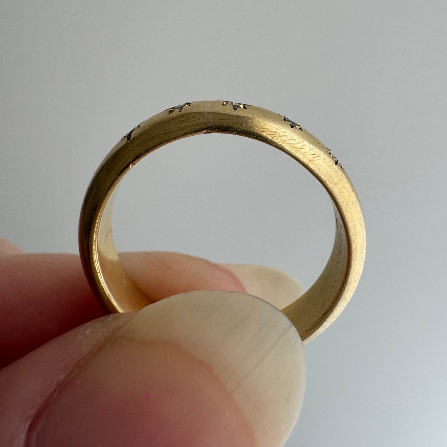 reimagined V I N T A G E // star story / 14k donut band with five new star-set diamonds / size 4