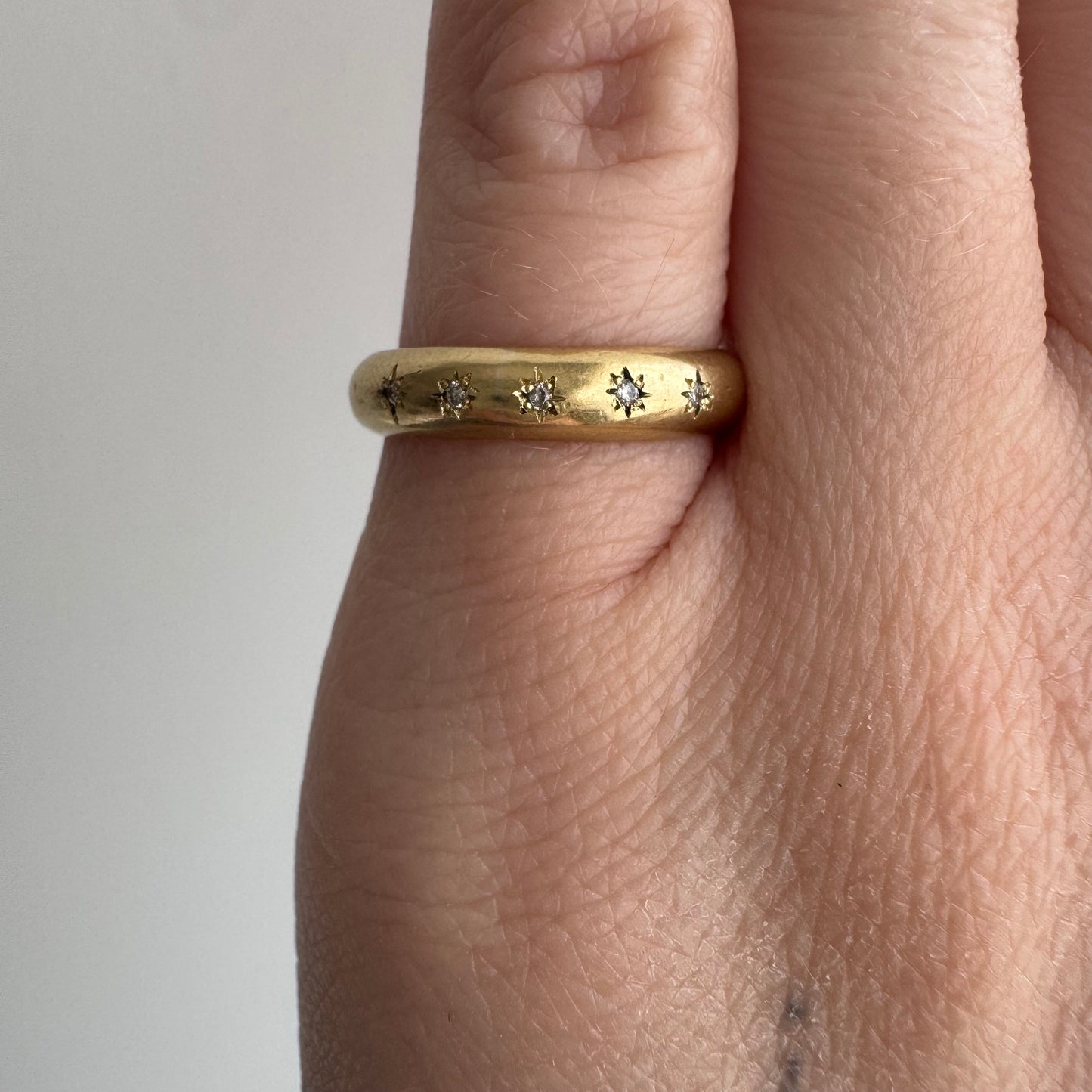 reimagined V I N T A G E // star story / 14k donut band with five new star-set diamonds / size 4