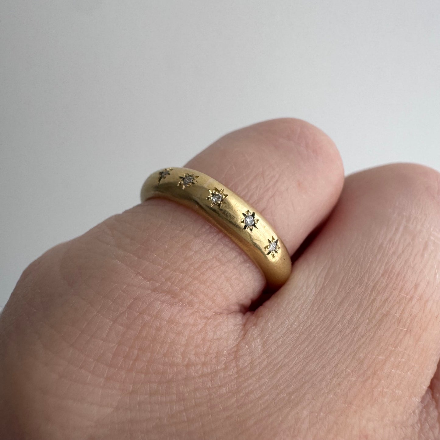 reimagined V I N T A G E // star story / 14k donut band with five new star-set diamonds / size 4