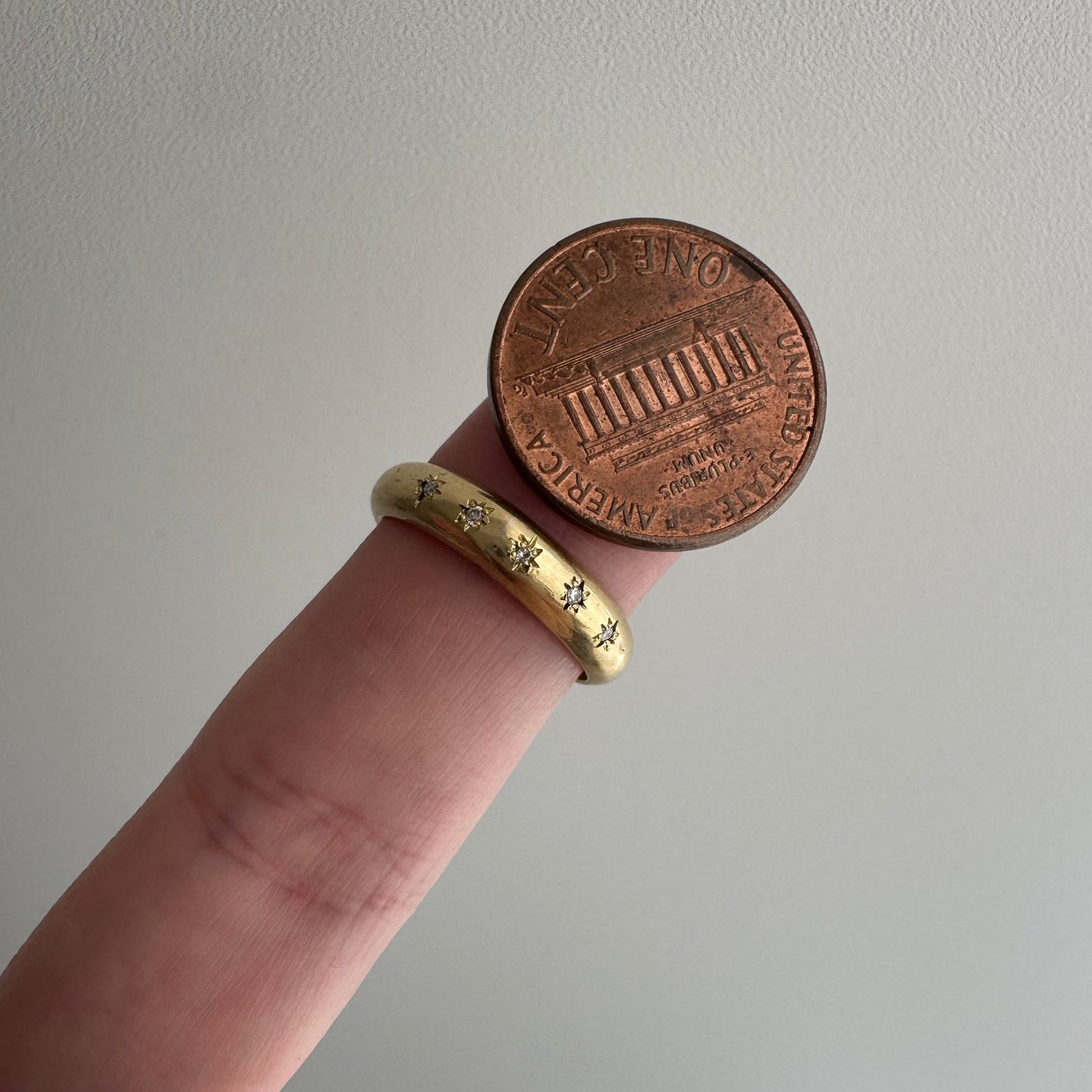 reimagined V I N T A G E // star story / 14k donut band with five new star-set diamonds / size 4