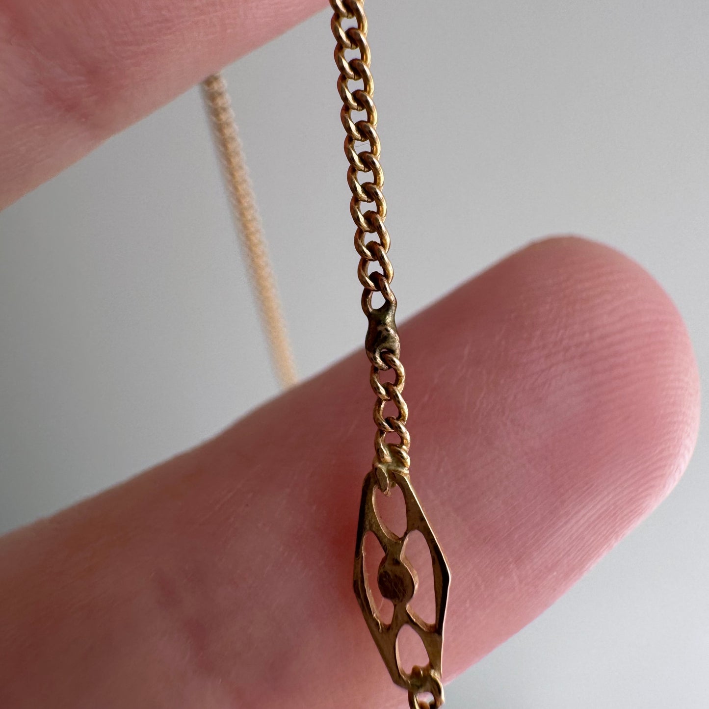 V I N T A G E // deco stations / 14k yellow gold curb chain necklace with fancy stations / almost 18.75", 2.3g