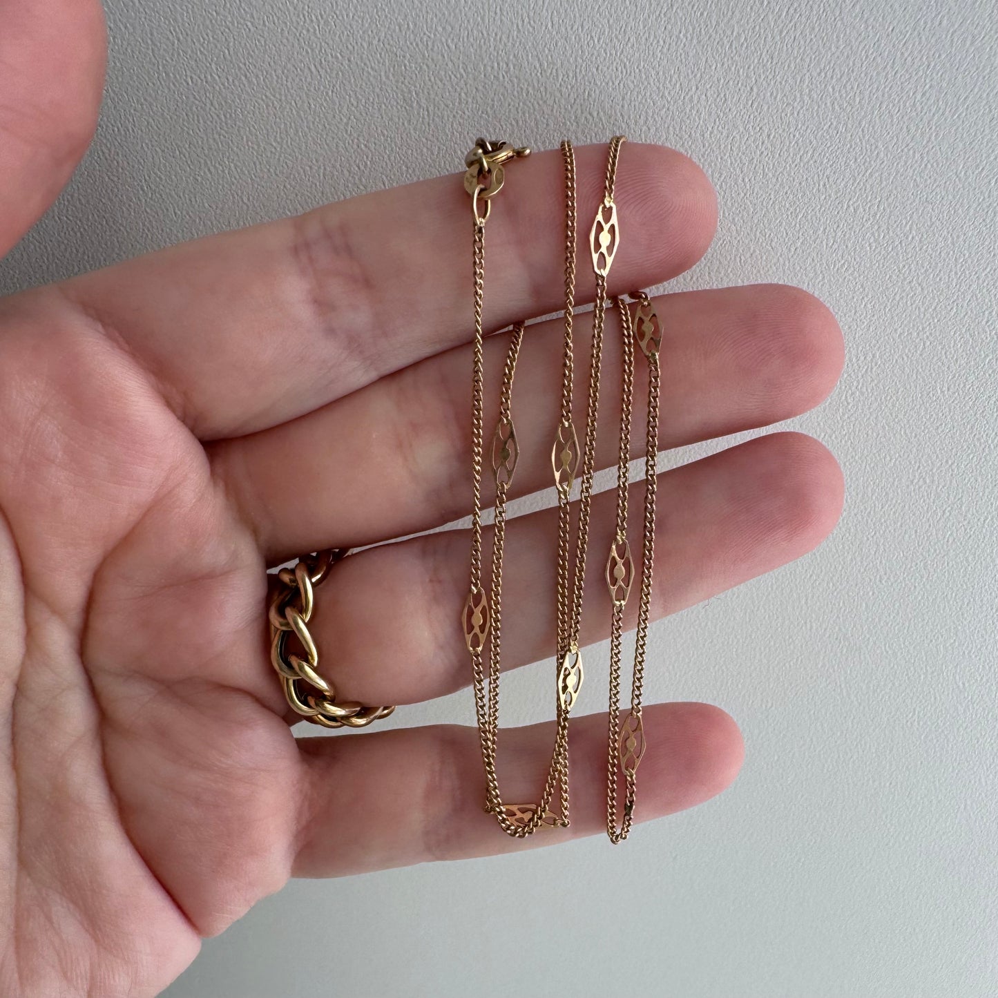 V I N T A G E // deco stations / 14k yellow gold curb chain necklace with fancy stations / almost 18.75", 2.3g