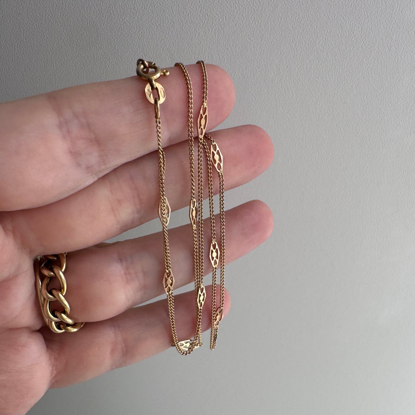 V I N T A G E // deco stations / 14k yellow gold curb chain necklace with fancy stations / almost 18.75", 2.3g