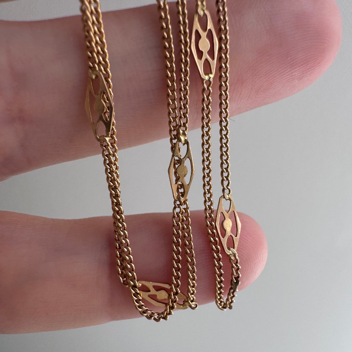 V I N T A G E // deco stations / 14k yellow gold curb chain necklace with fancy stations / almost 18.75", 2.3g