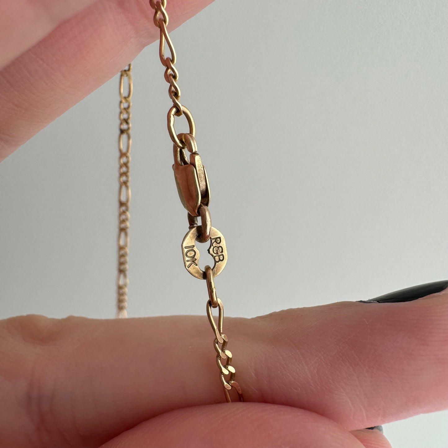 V I N T A G E // dainty figaro / 10k yellow gold dainty figaro pendant chain / 18", 2.3g