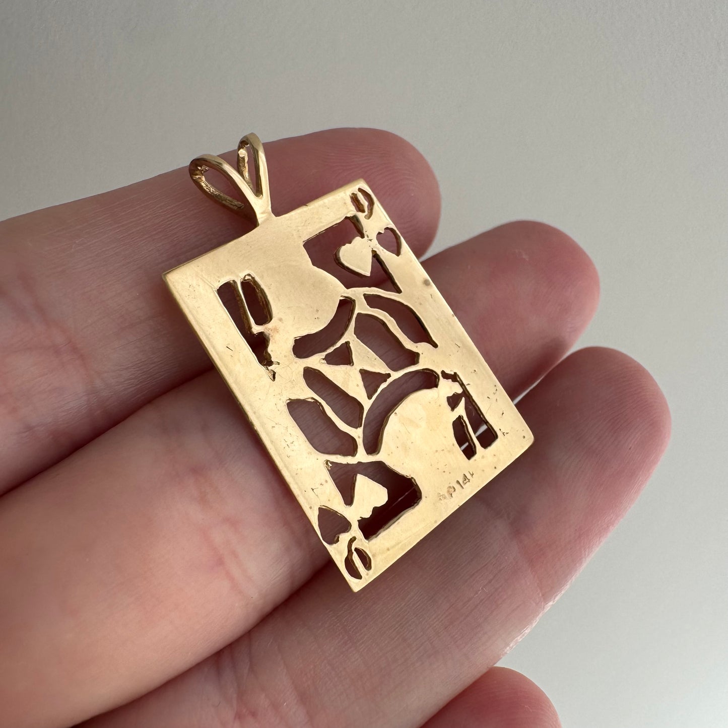 V I N T A G E // queen of hearts / 14k yellow gold playing card cut out / a pendant