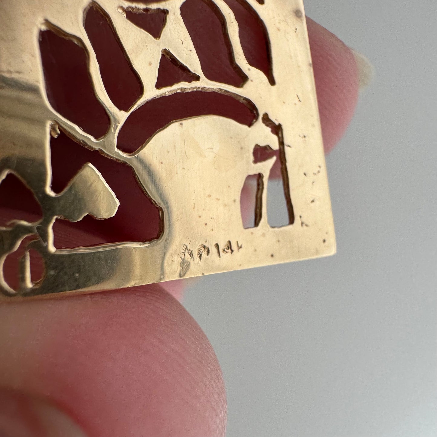 V I N T A G E // queen of hearts / 14k yellow gold playing card cut out / a pendant