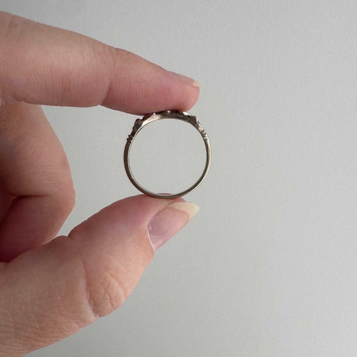 V I N T A G E // nouveau rainbow / 14k white gold curved wedding band / size 6