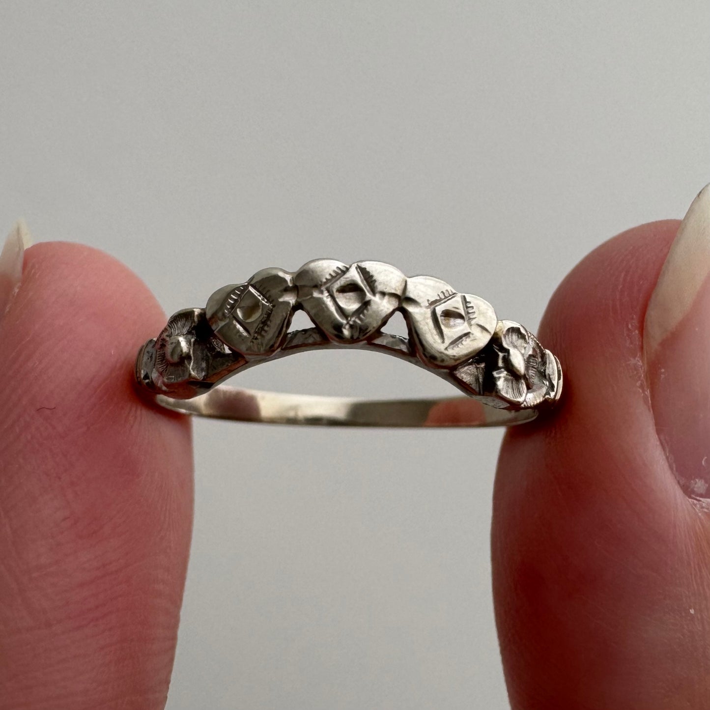 V I N T A G E // nouveau rainbow / 14k white gold curved wedding band / size 6