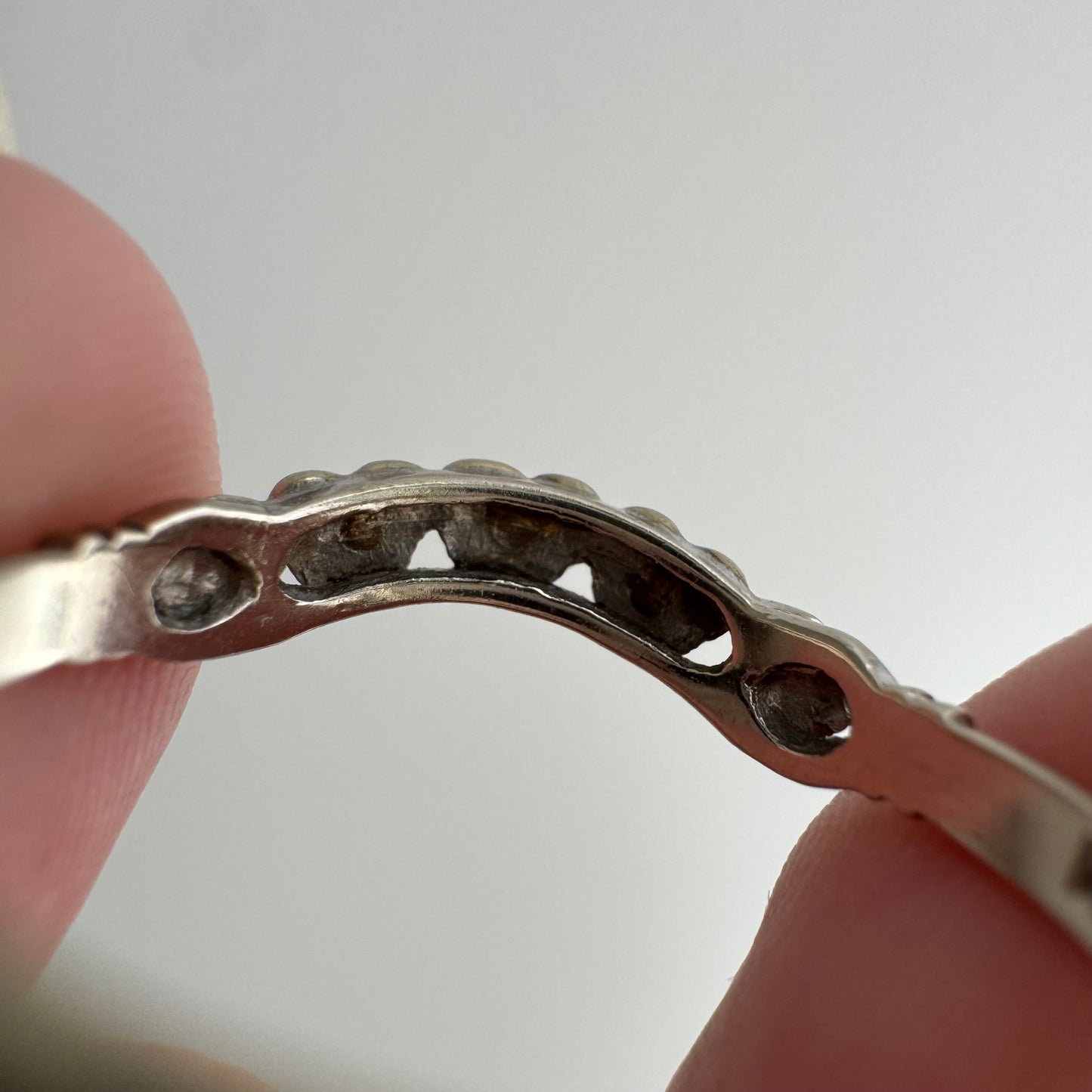 V I N T A G E // nouveau rainbow / 14k white gold curved wedding band / size 6