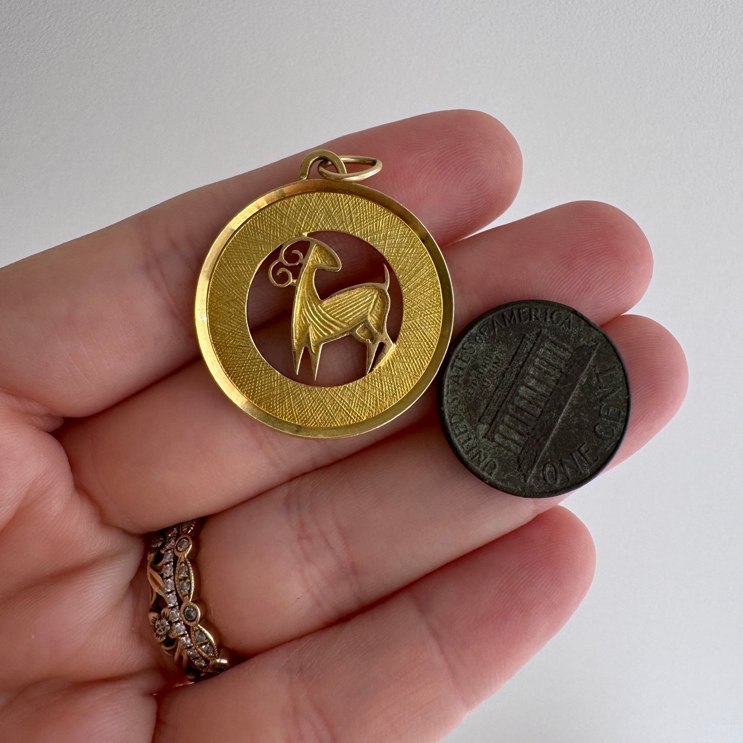 V I N T A G E // the ram / 18k yellow gold mid century Aries zodiac / a pendant