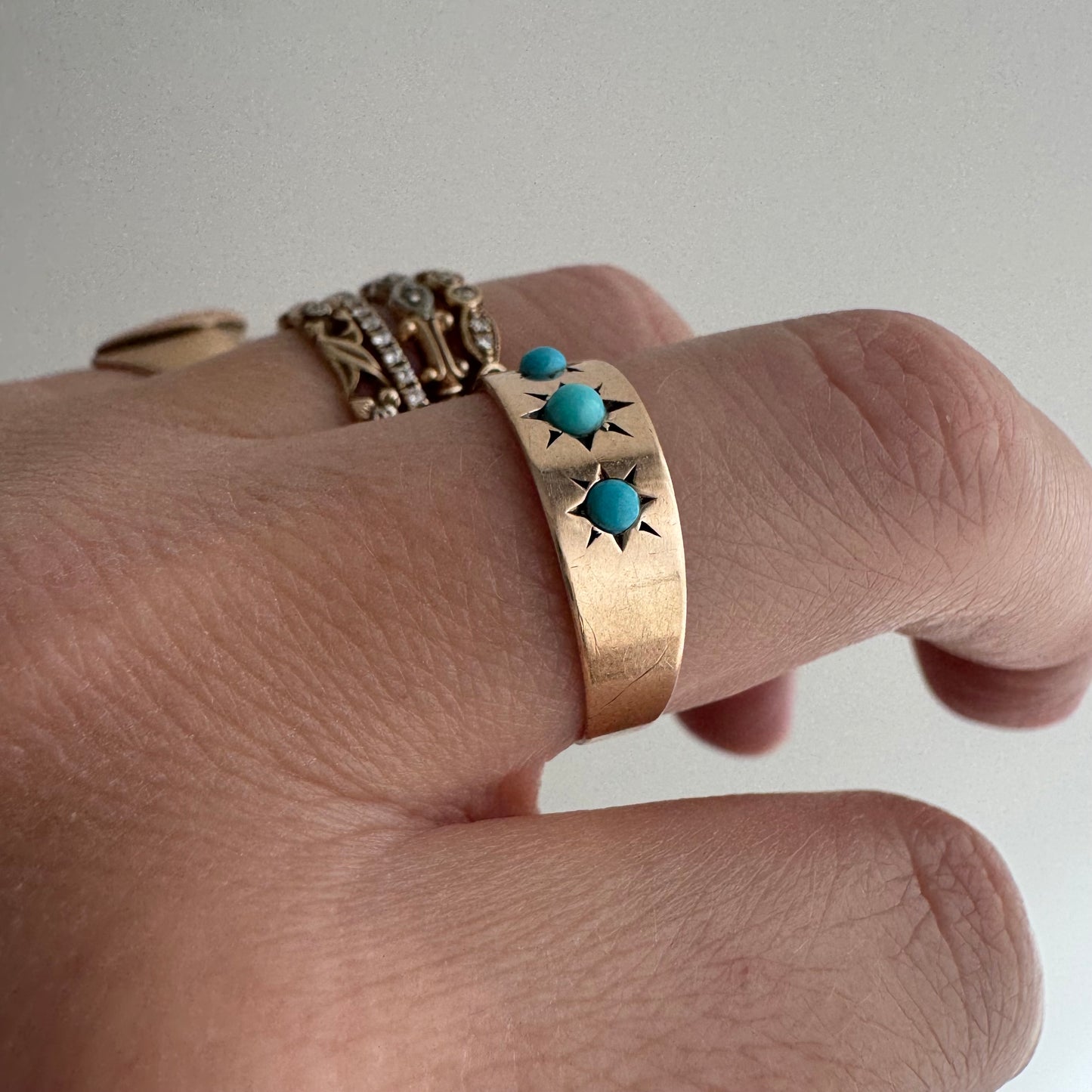 reimagined A N T I Q U E // 9k rosy yellow gold starburst trilogy band with turquoise / size 7