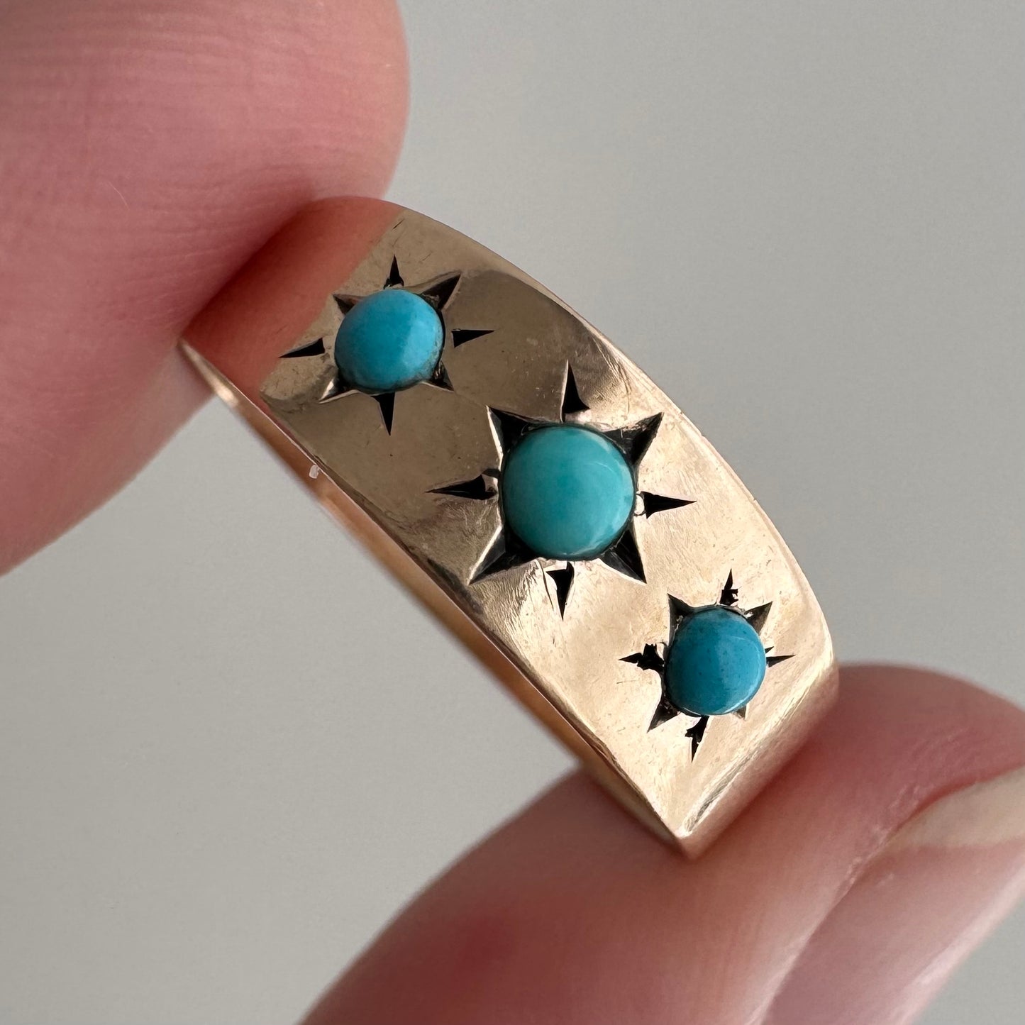 reimagined A N T I Q U E // 9k rosy yellow gold starburst trilogy band with turquoise / size 7
