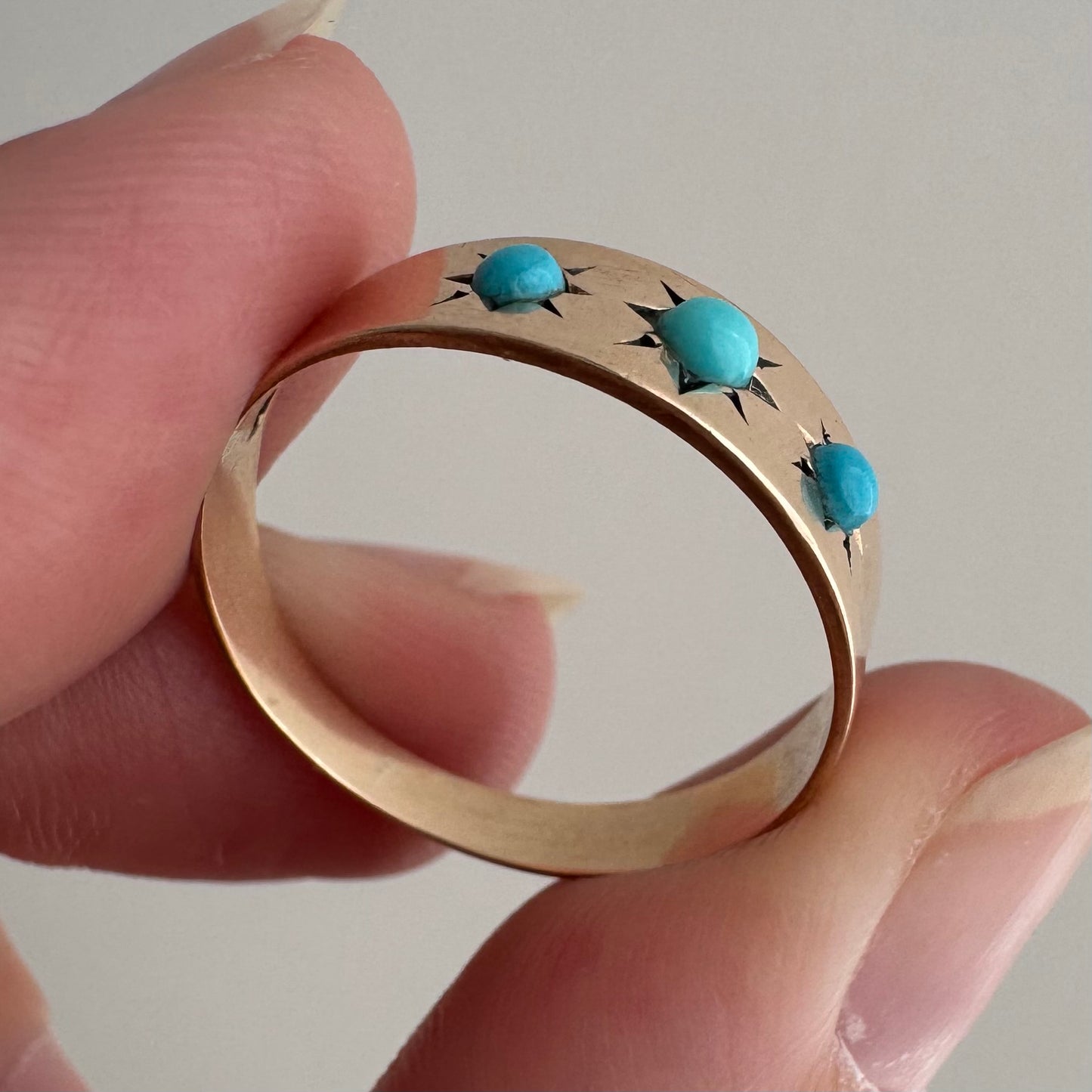 reimagined A N T I Q U E // 9k rosy yellow gold starburst trilogy band with turquoise / size 7