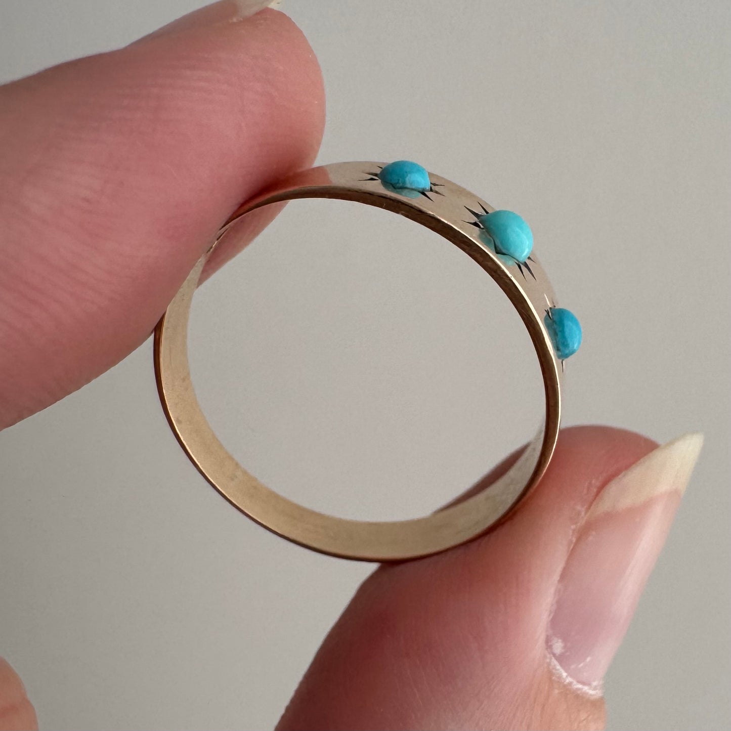 reimagined A N T I Q U E // 9k rosy yellow gold starburst trilogy band with turquoise / size 7