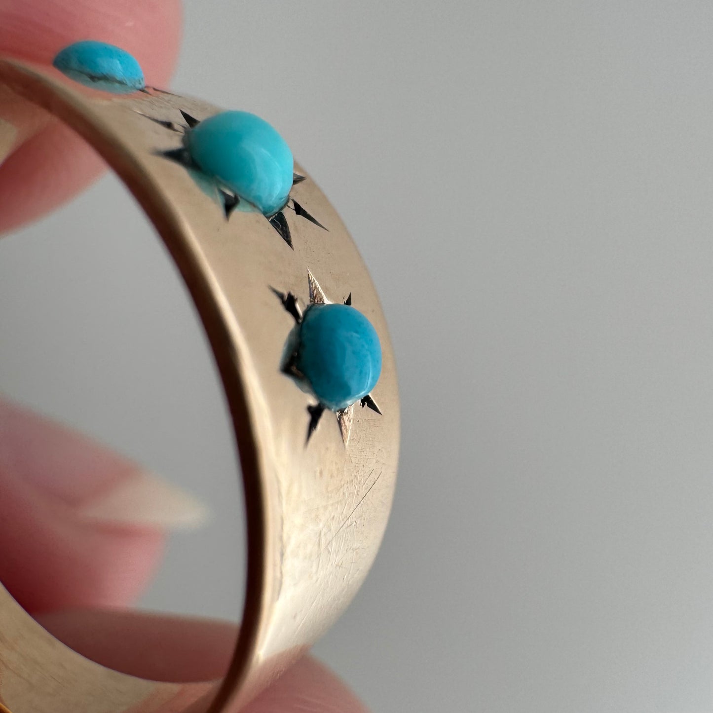 reimagined A N T I Q U E // 9k rosy yellow gold starburst trilogy band with turquoise / size 7