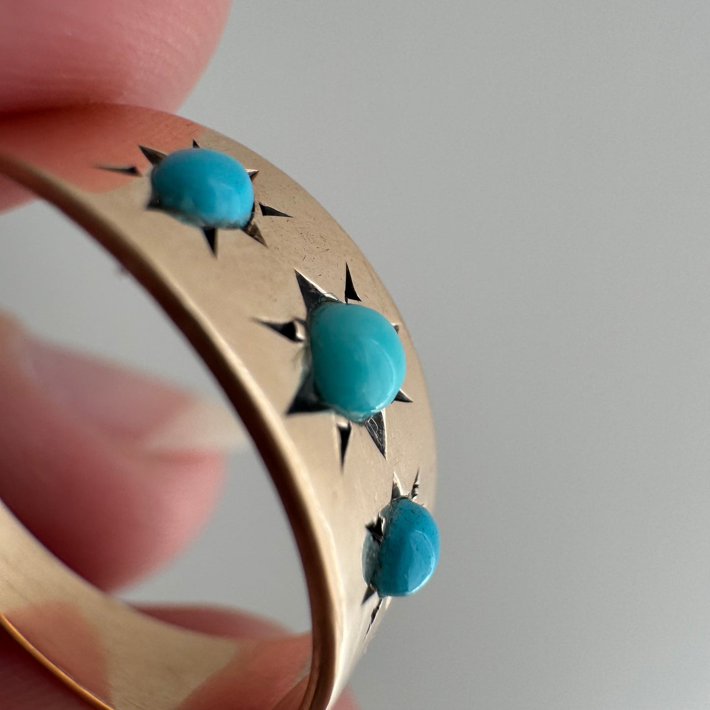reimagined A N T I Q U E // 9k rosy yellow gold starburst trilogy band with turquoise / size 7