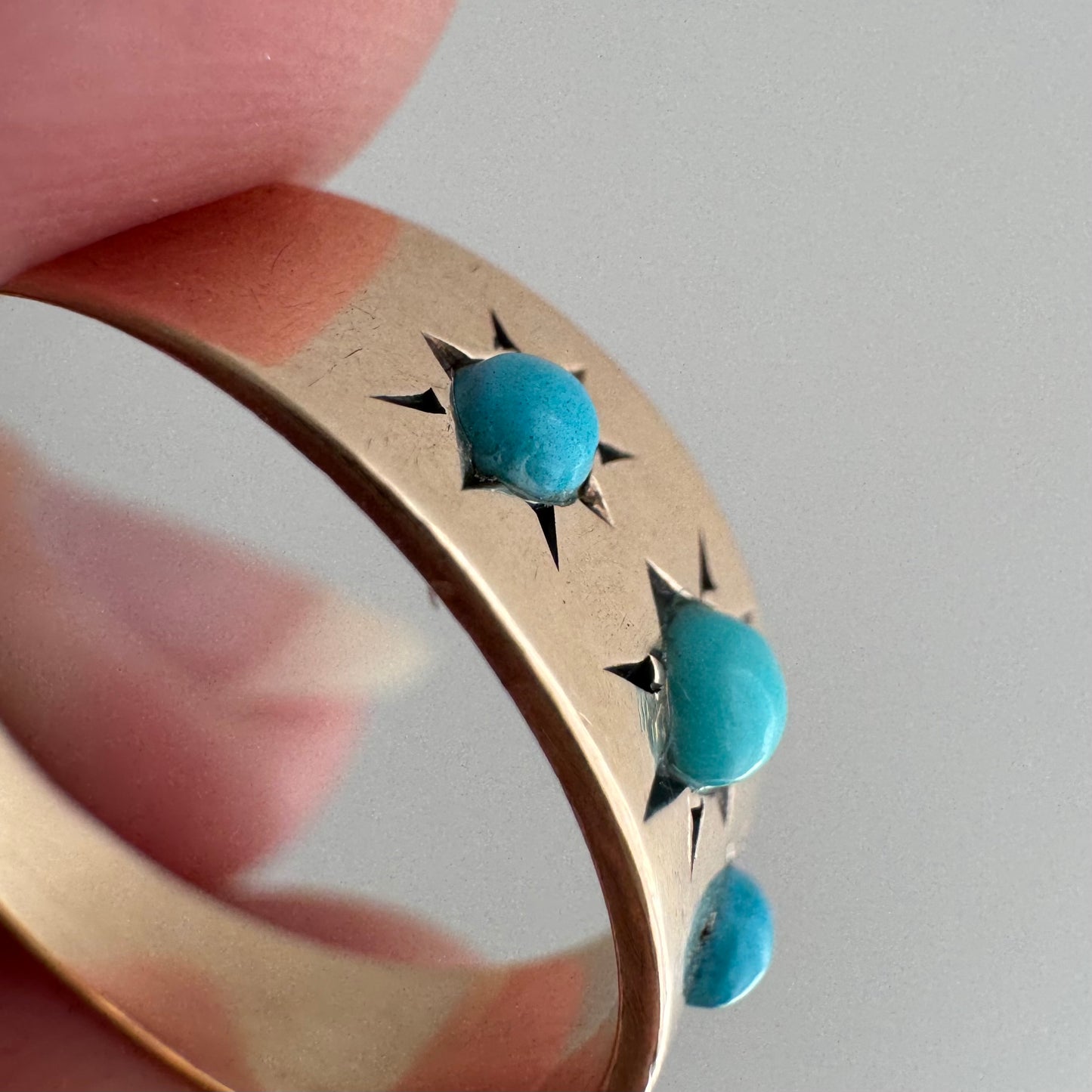 reimagined A N T I Q U E // 9k rosy yellow gold starburst trilogy band with turquoise / size 7