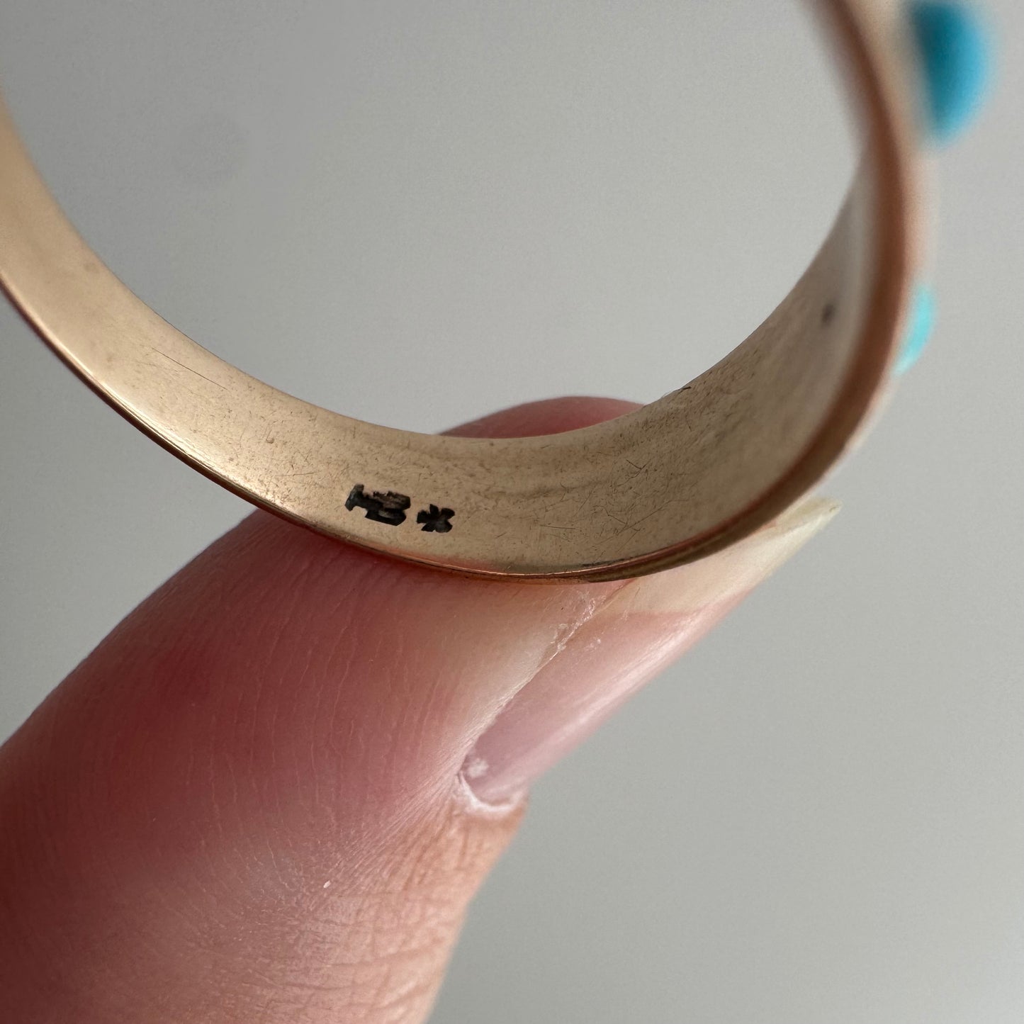 reimagined A N T I Q U E // 9k rosy yellow gold starburst trilogy band with turquoise / size 7