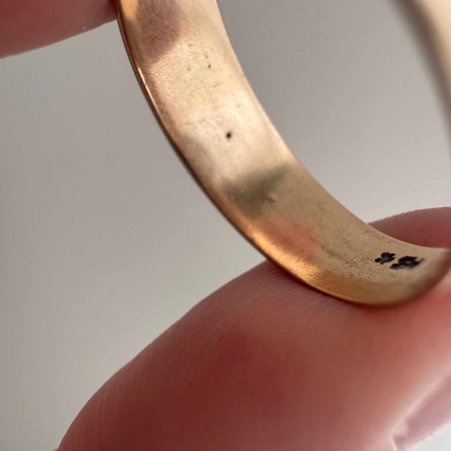 reimagined A N T I Q U E // 9k rosy yellow gold starburst trilogy band with turquoise / size 7