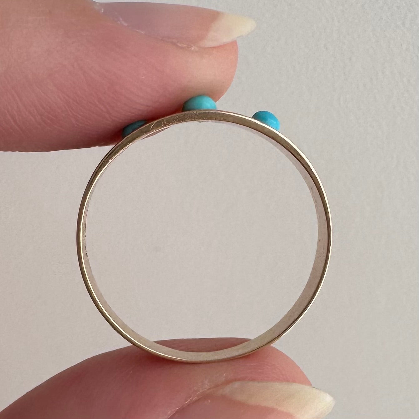 reimagined A N T I Q U E // 9k rosy yellow gold starburst trilogy band with turquoise / size 7