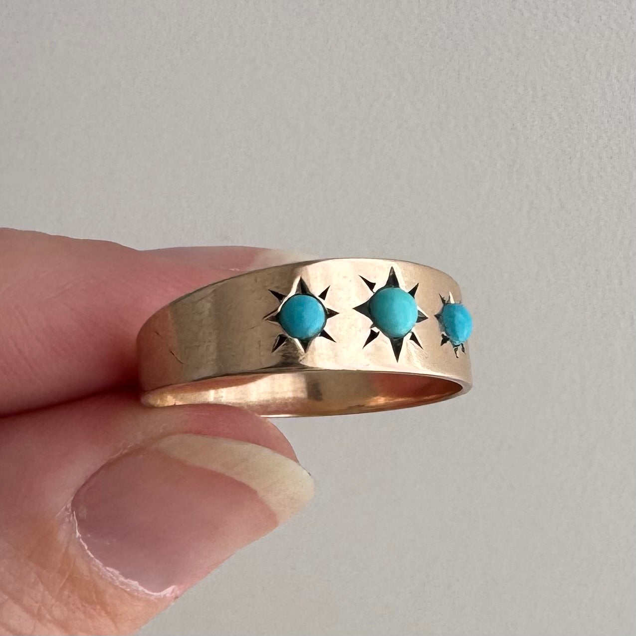 reimagined A N T I Q U E // 9k rosy yellow gold starburst trilogy band with turquoise / size 7