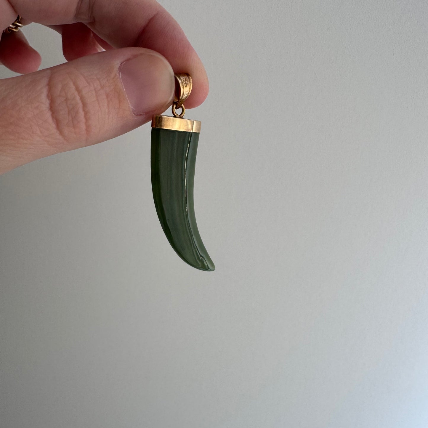 V I N T A G E // enviable tusk / 14k and green jade tusk or talon shaped pendant