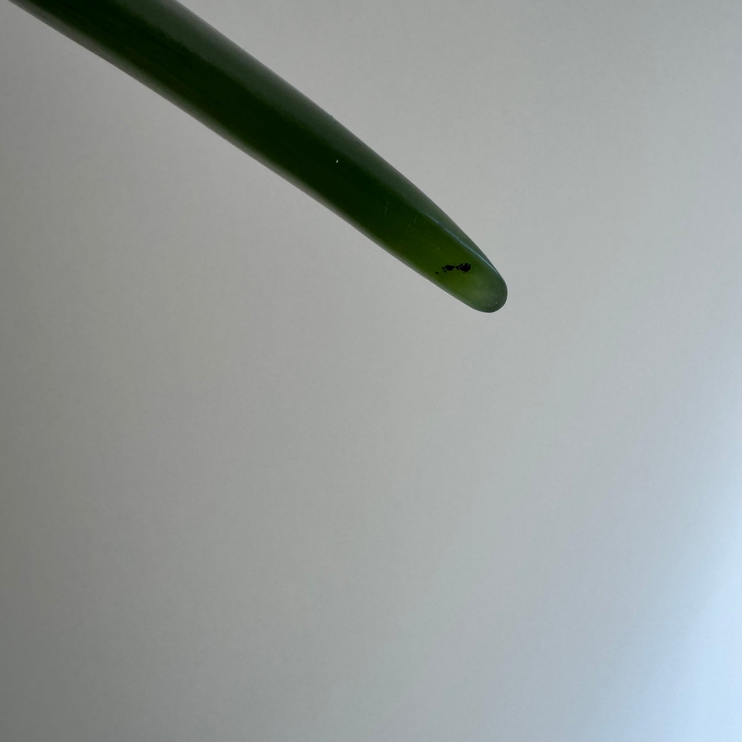 V I N T A G E // enviable tusk / 14k and green jade tusk or talon shaped pendant