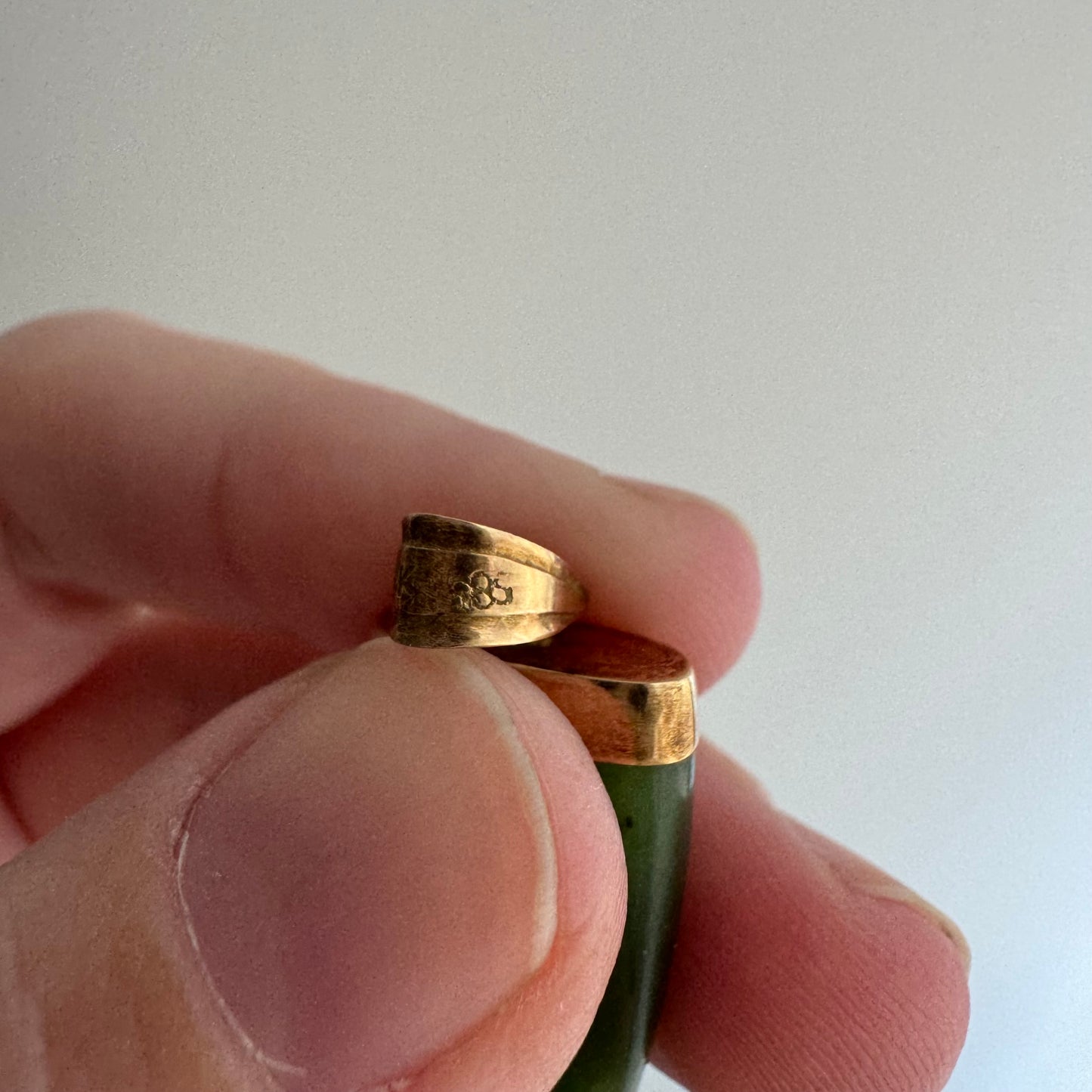 V I N T A G E // enviable tusk / 14k and green jade tusk or talon shaped pendant