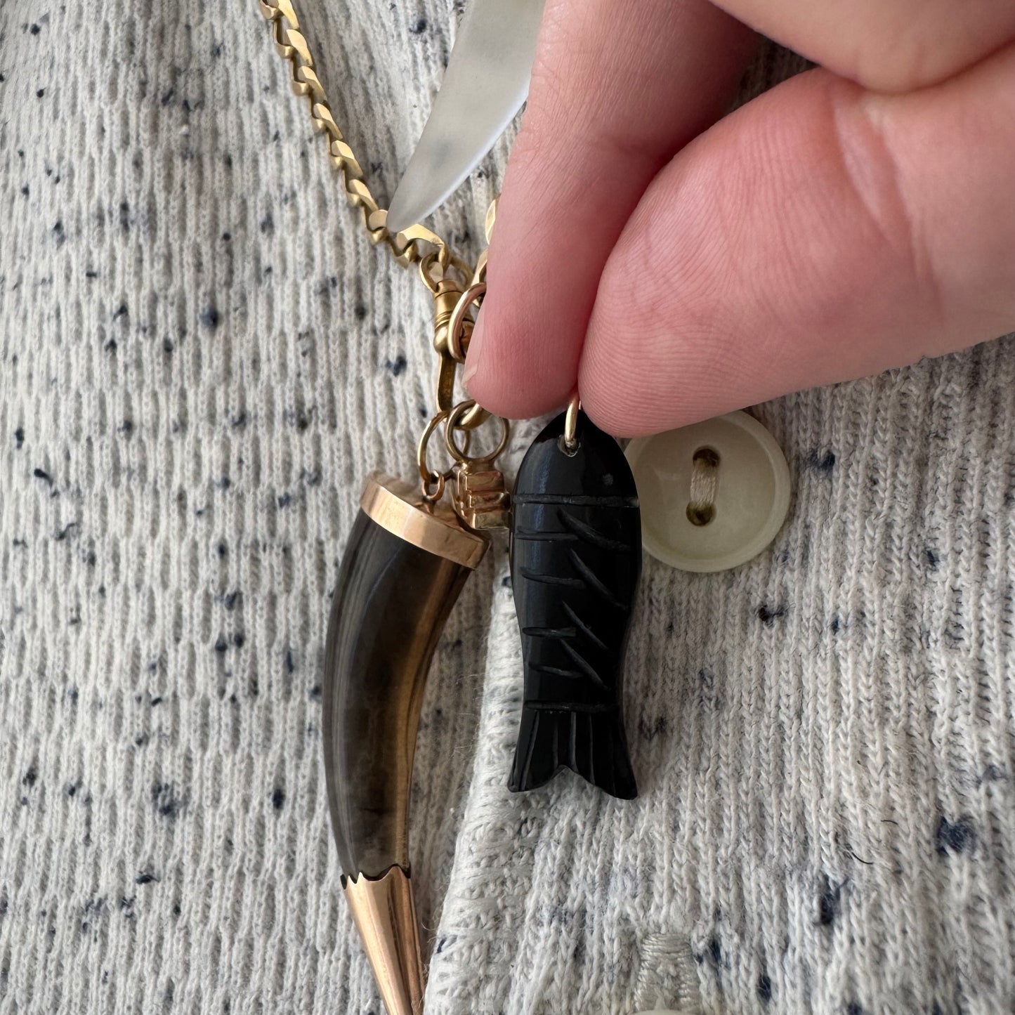 V I N T A G E // sweetest fish / carved onyx fish with 10k bail / a pendant