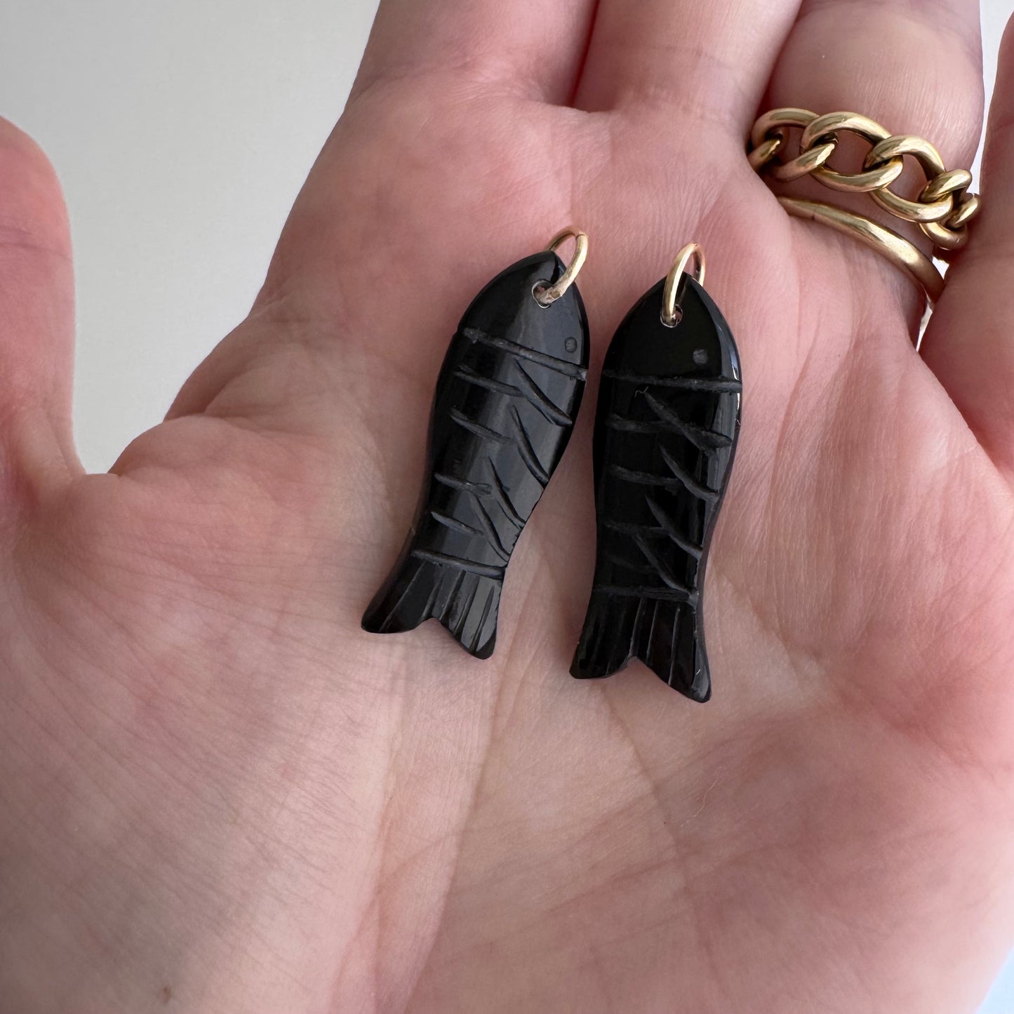 V I N T A G E // sweetest fish / carved onyx fish with 10k bail / a pendant