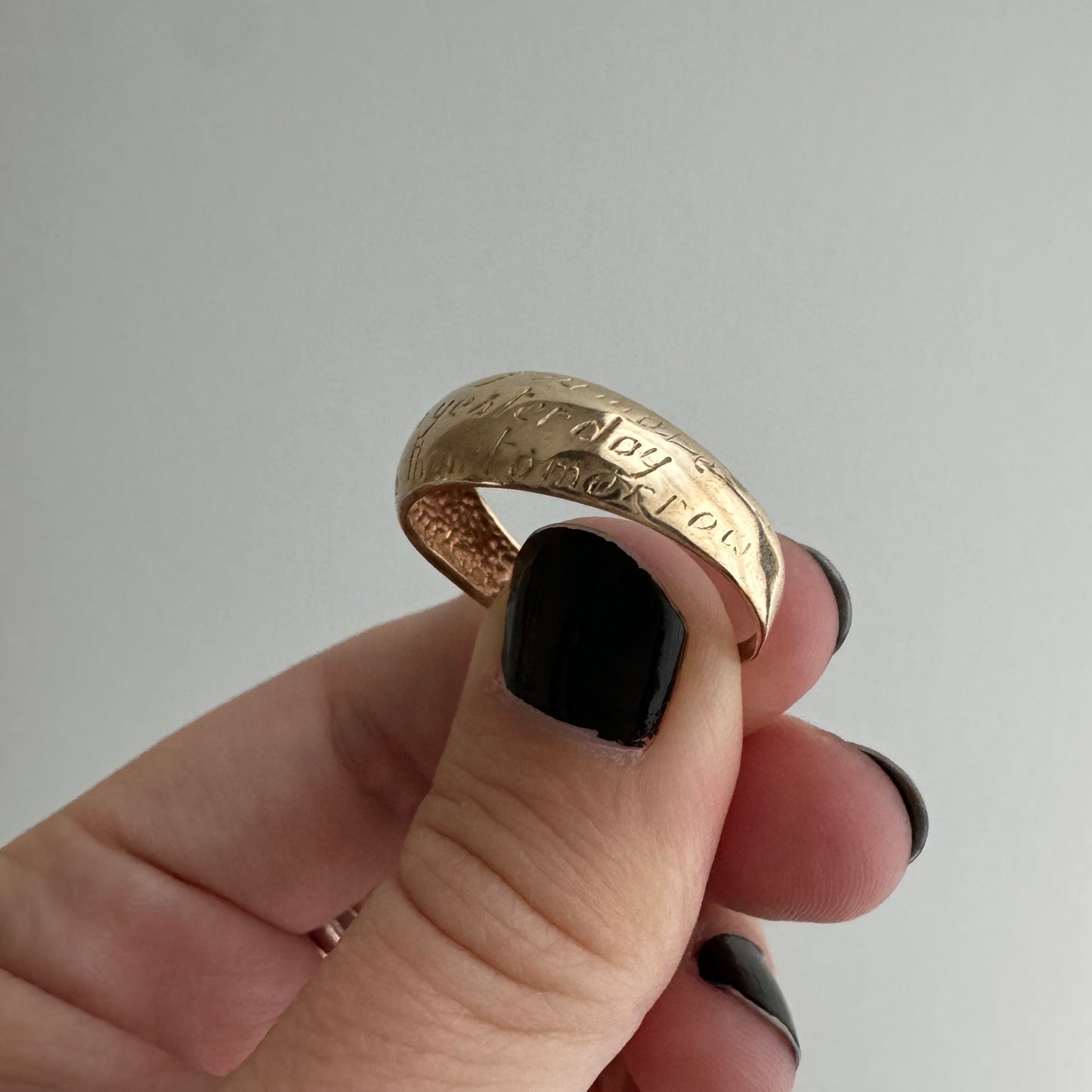 V I N T A G E // the arc of love / 9k qu'hier que demain sentiment dome ring / size 11