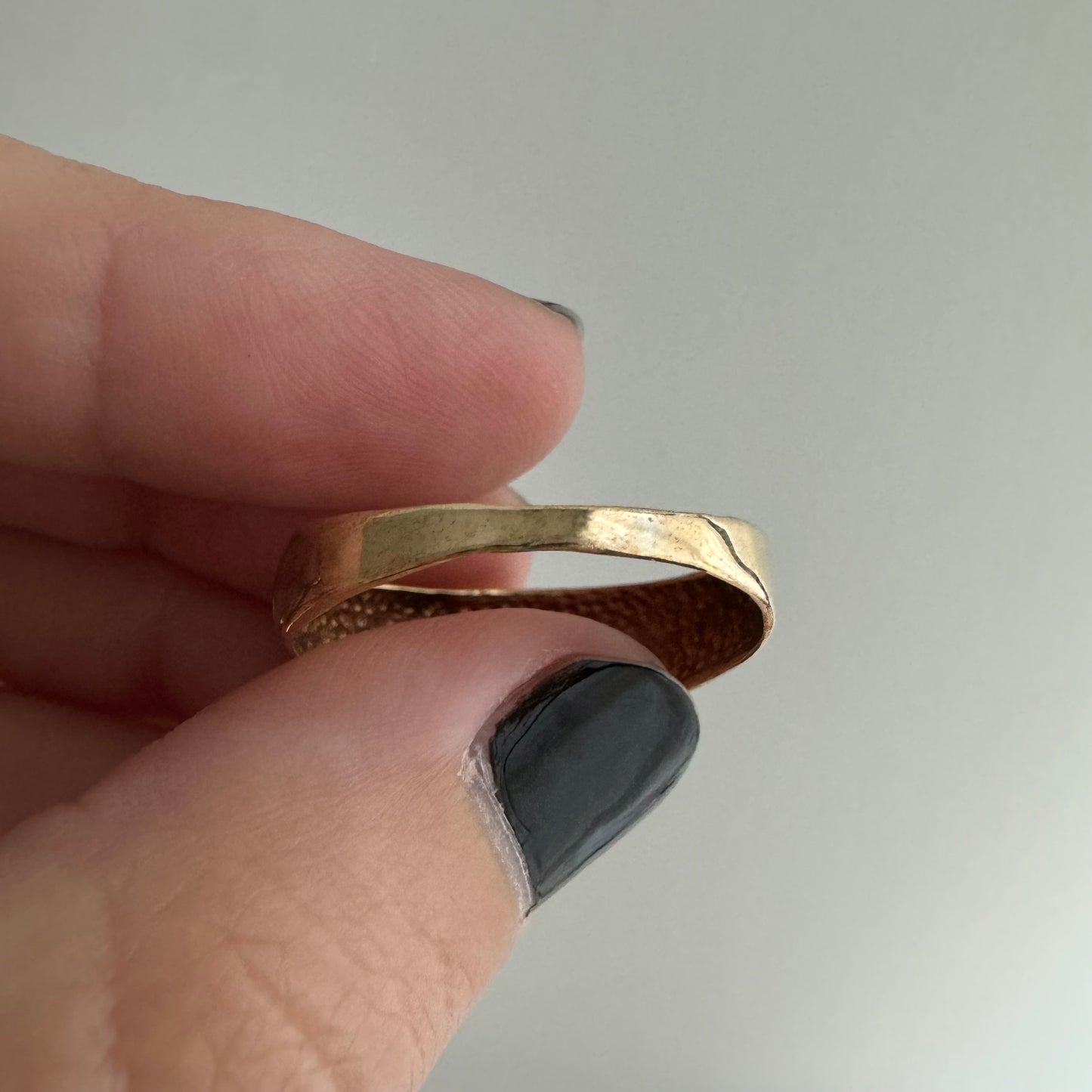 V I N T A G E // the arc of love / 9k qu'hier que demain sentiment dome ring / size 11