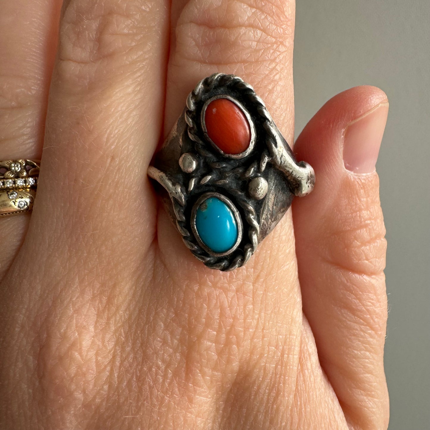 V I N T A G E // secret snake / sterling silver turquoise and coral ring with a sneaky snake / size 9.75