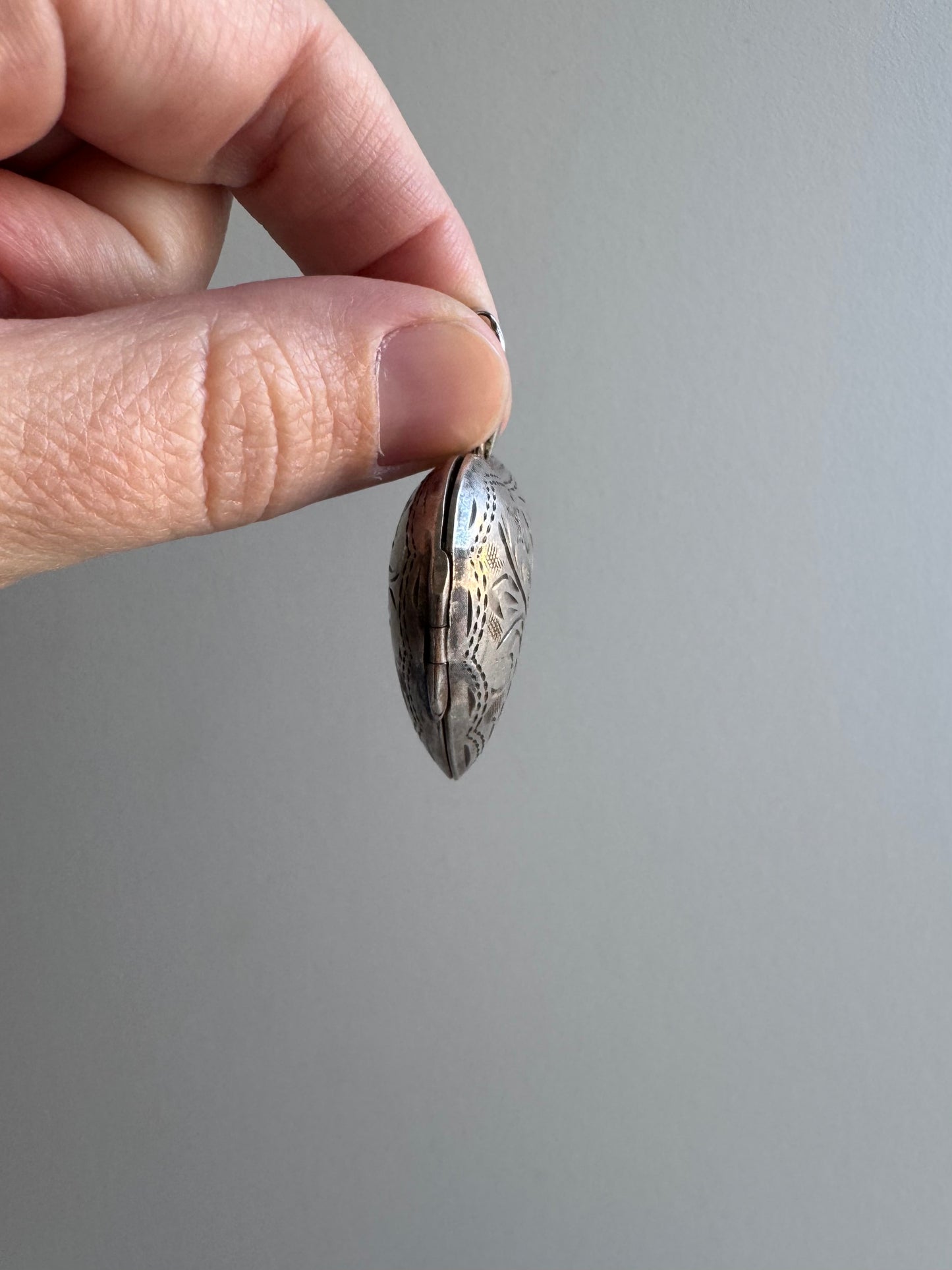 LIKE A LIVE // short term discounted price / sterling silver dented oversized engraved heart locket