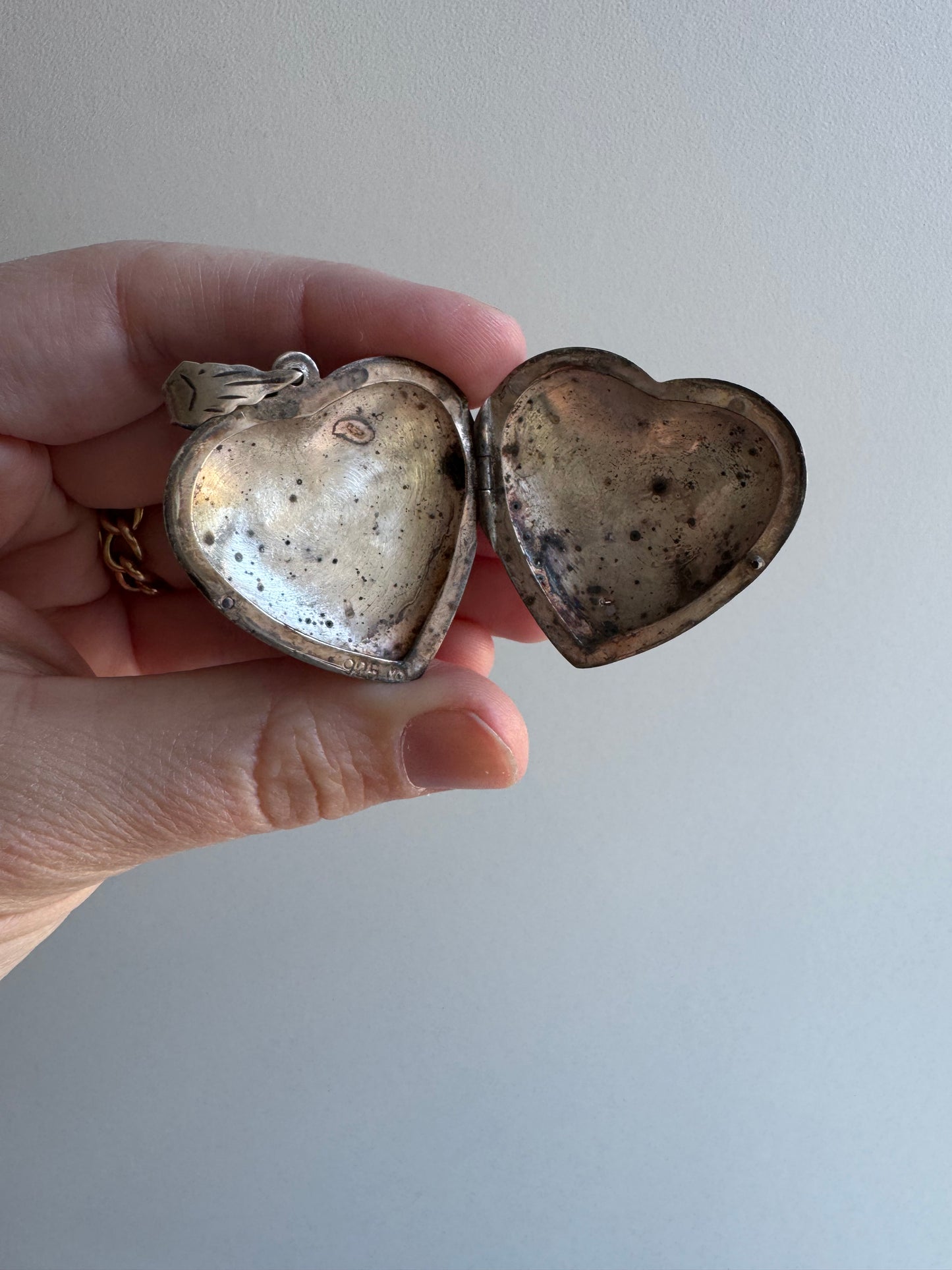 LIKE A LIVE // short term discounted price / sterling silver dented oversized engraved heart locket