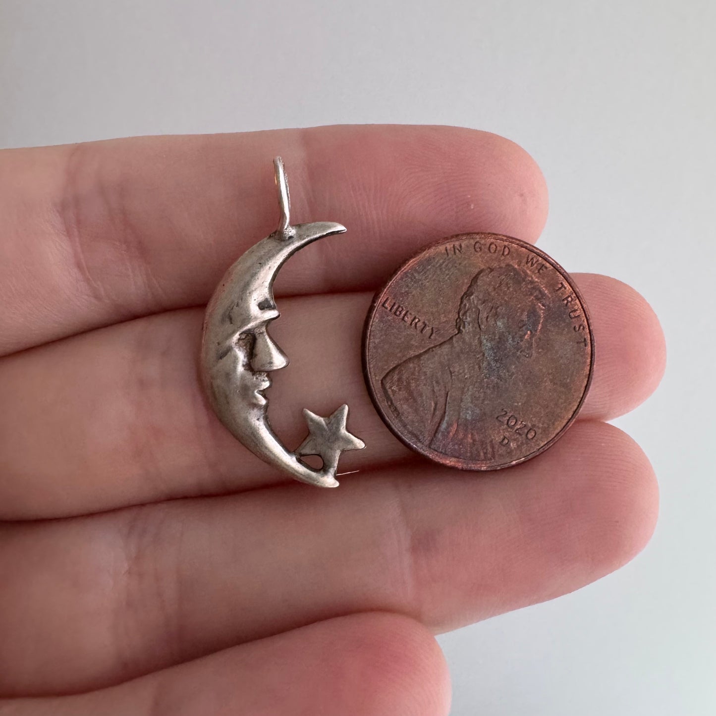 V I N T A G E // moon mood / sterling silver crescent moon face and star / a pendant