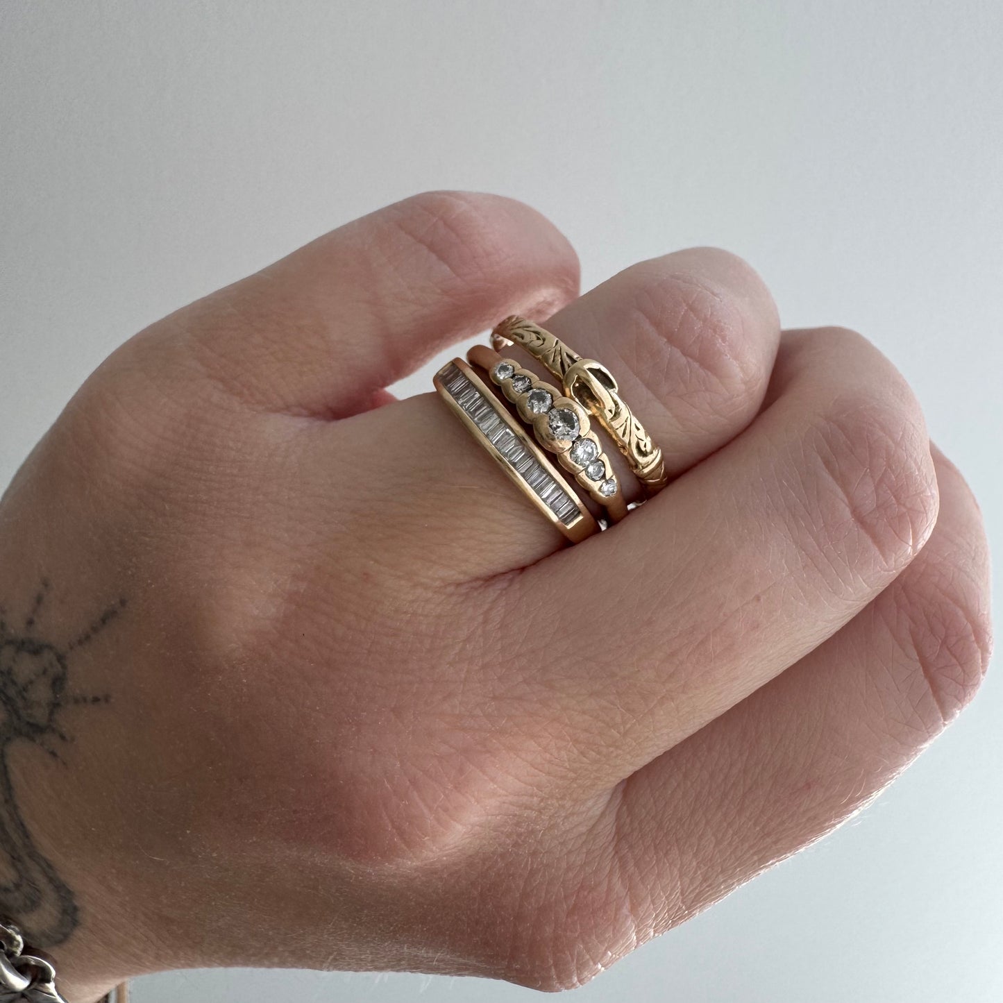 V I N T A G E // buckle up / 9k yellow gold buckle ring with swirly details / size 8.5